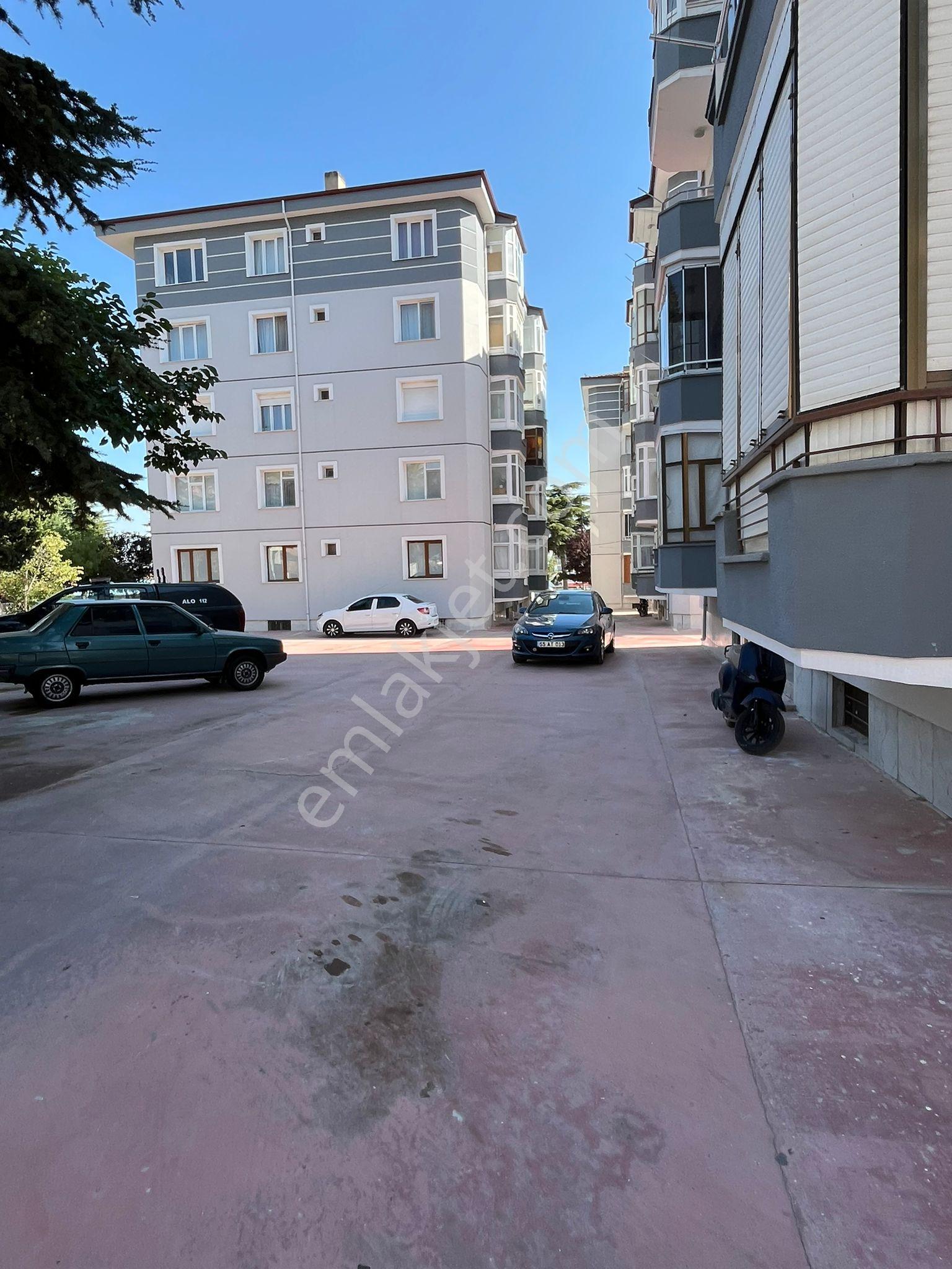 Kafeler Cad. Nezih Site İçi 120 M² Aydınlık 3+1 Tadilatlı + Depo - Görsel 8