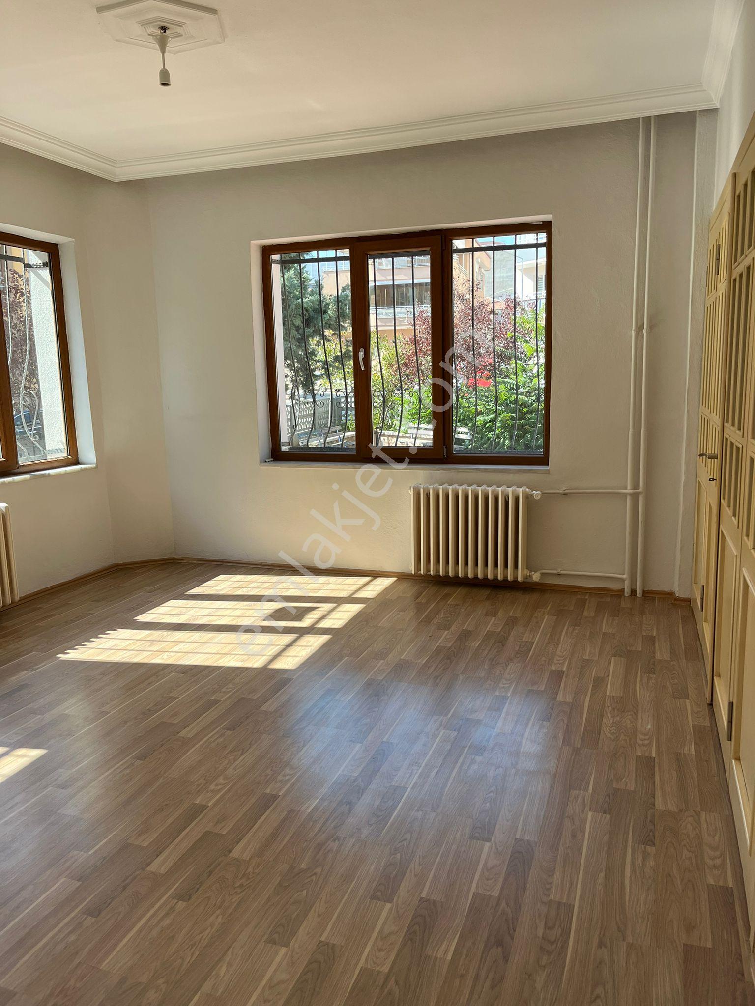 Kafeler Cad. Nezih Site İçi 120 M² Aydınlık 3+1 Tadilatlı + Depo - Görsel 2