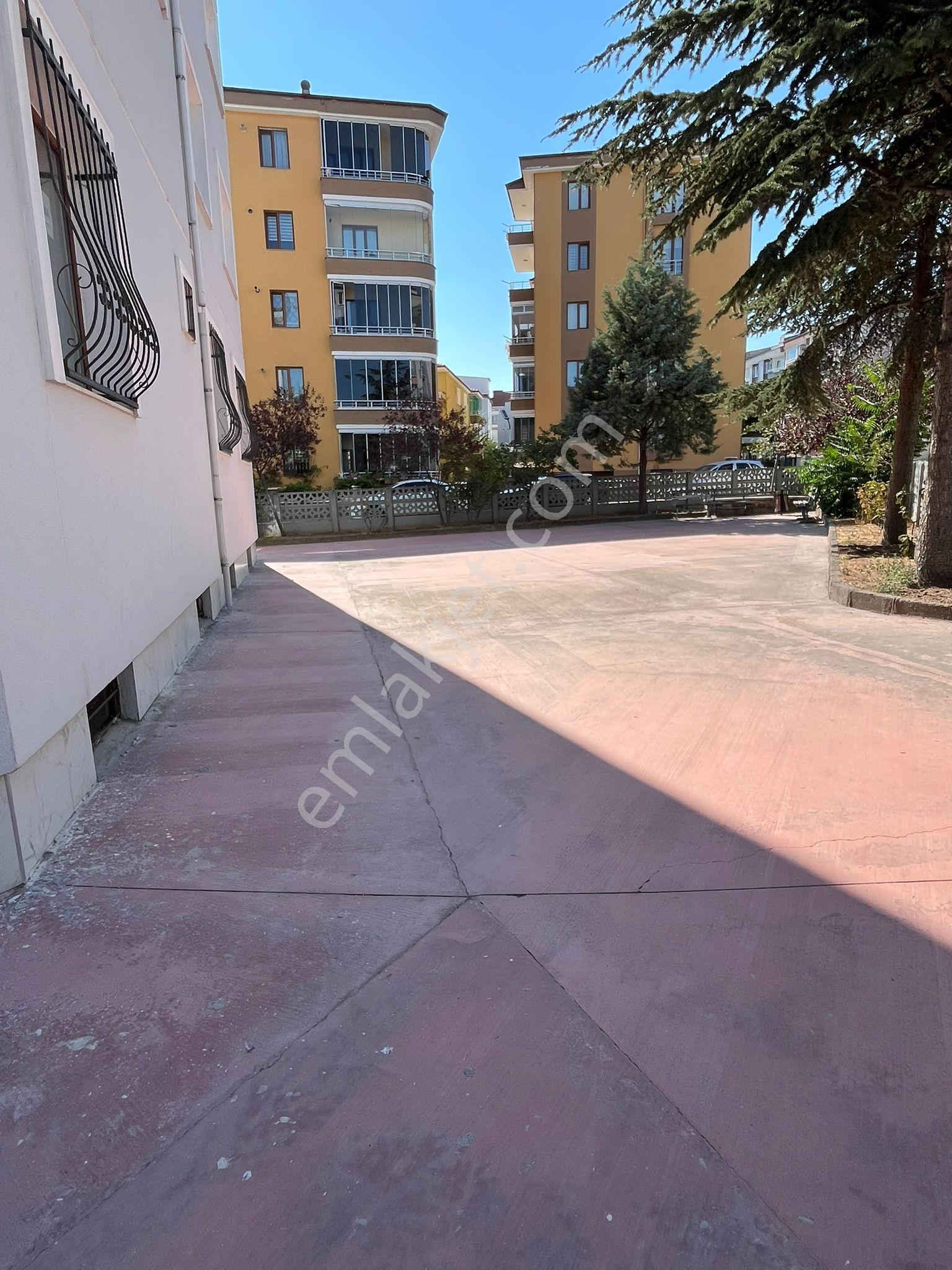 Kafeler Cad. Nezih Site İçi 120 M² Aydınlık 3+1 Tadilatlı + Depo - Görsel 6
