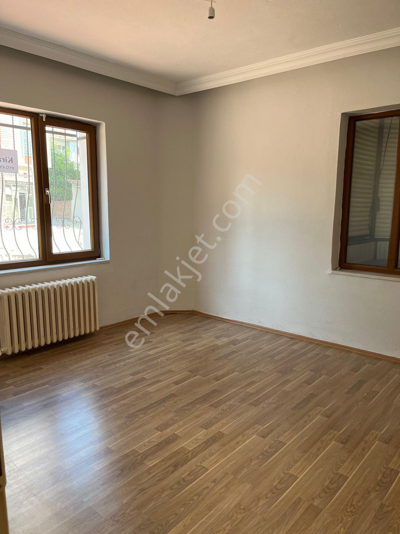 Kafeler Cad. Nezih Site İçi 120 M² Aydınlık 3+1 Tadilatlı + Depo - Görsel 15