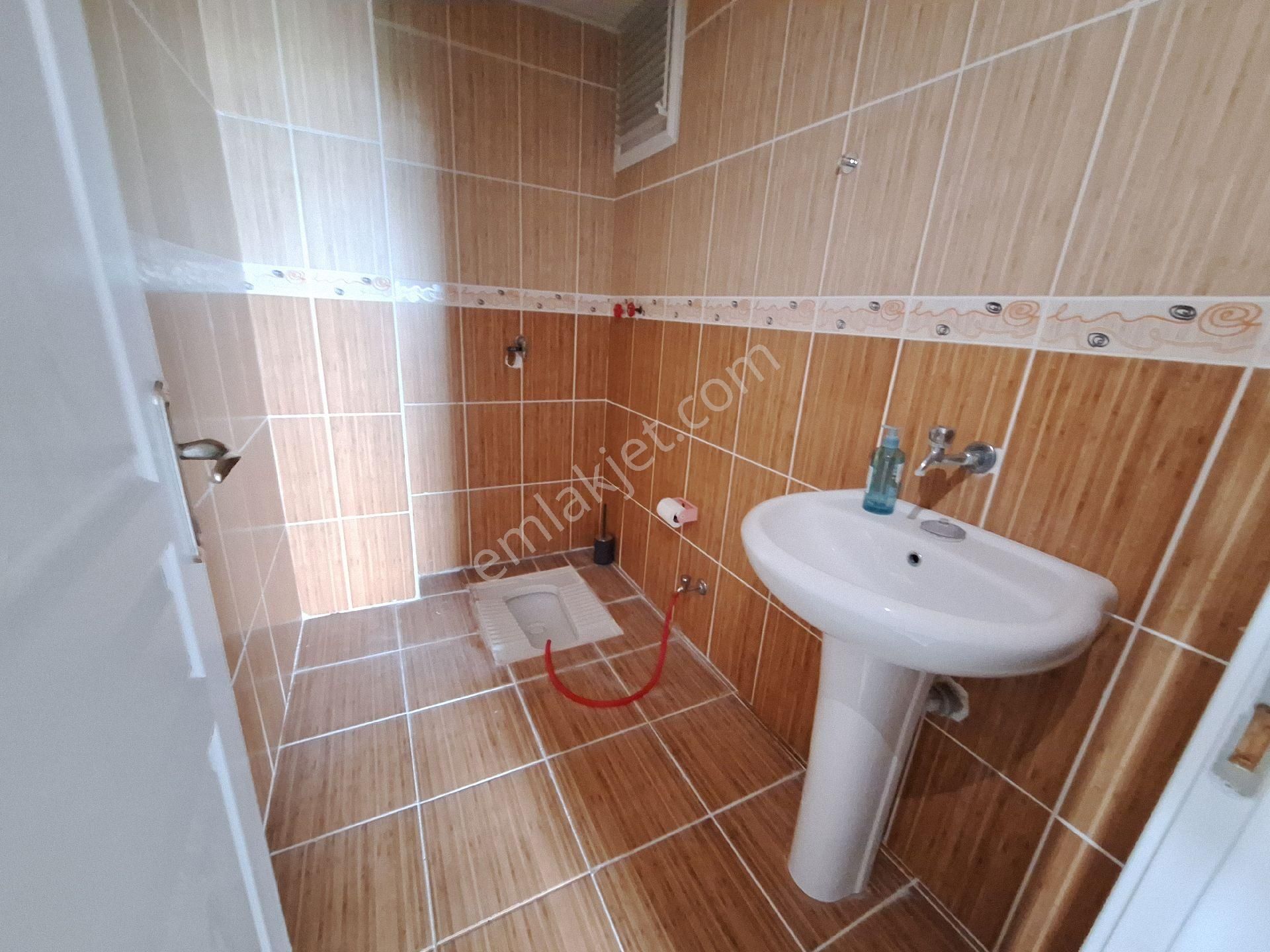 Antalya Konyaaltı Akkuyu Mahallesinde Doğalgaz Kombili Ara Katta 3+1daire - Görsel 18