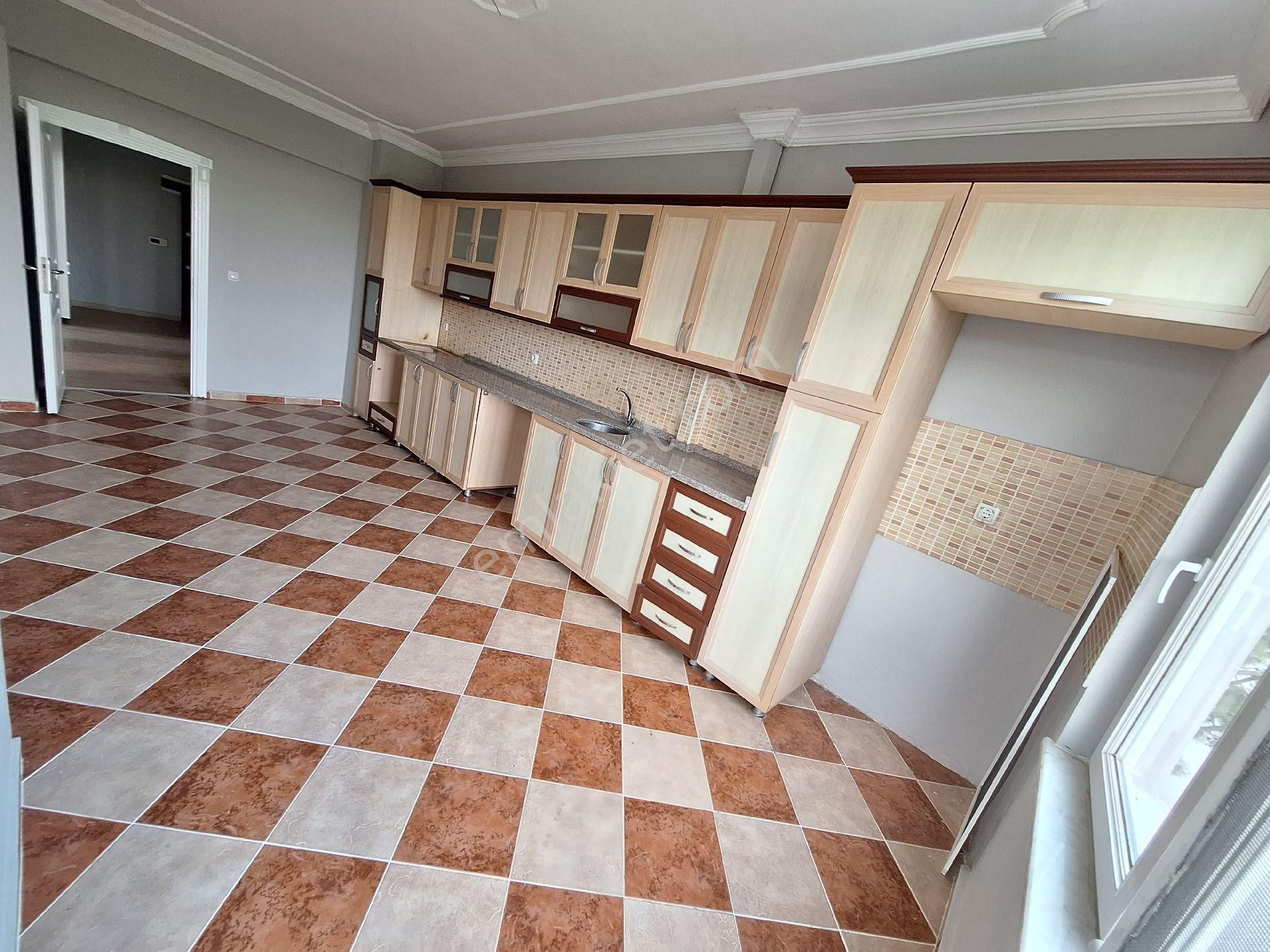Antalya Konyaaltı Akkuyu Mahallesinde Doğalgaz Kombili Ara Katta 3+1daire - Görsel 12