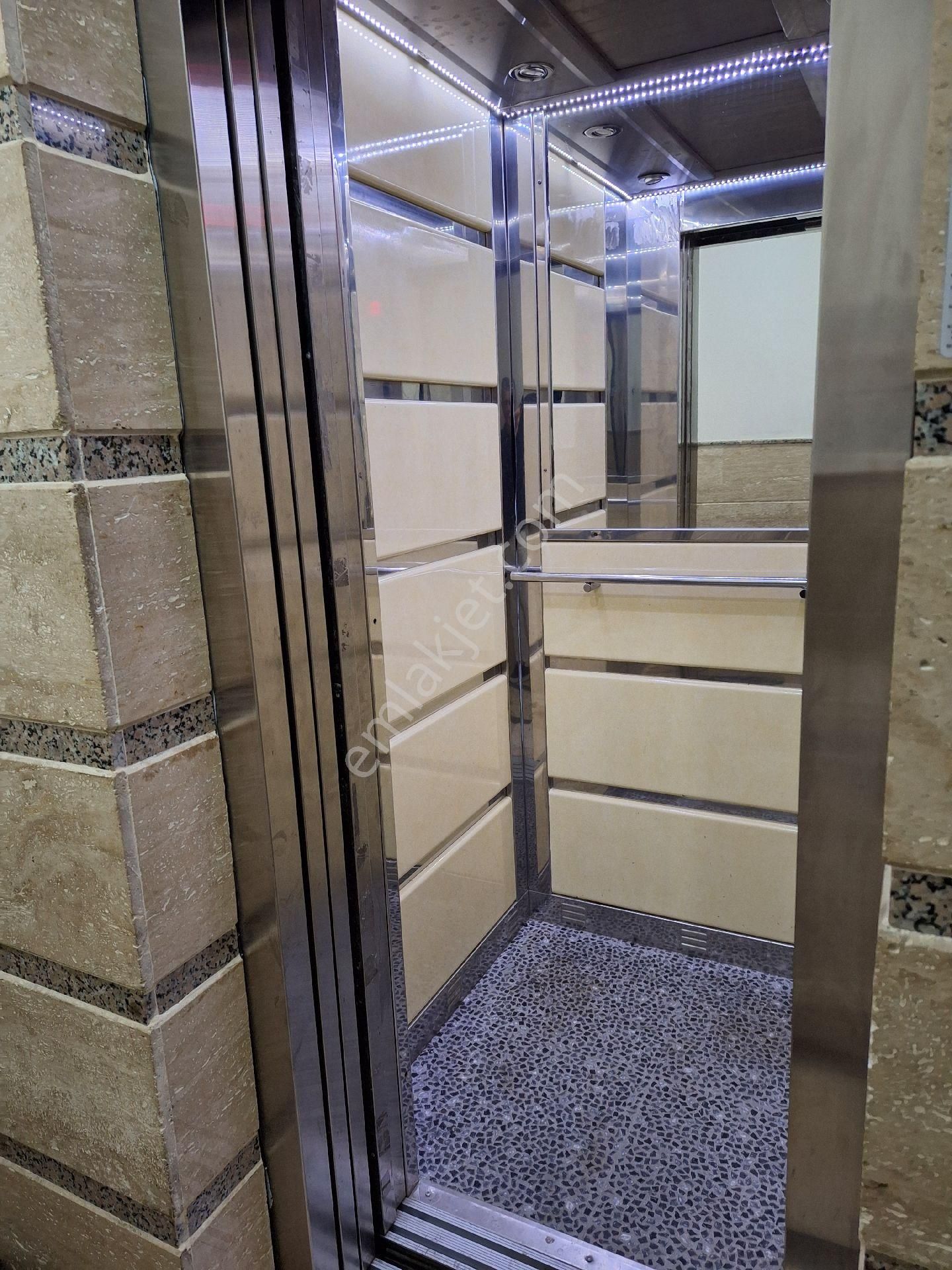 Antalya Konyaaltı Akkuyu Mahallesinde Doğalgaz Kombili Ara Katta 3+1daire - Görsel 33