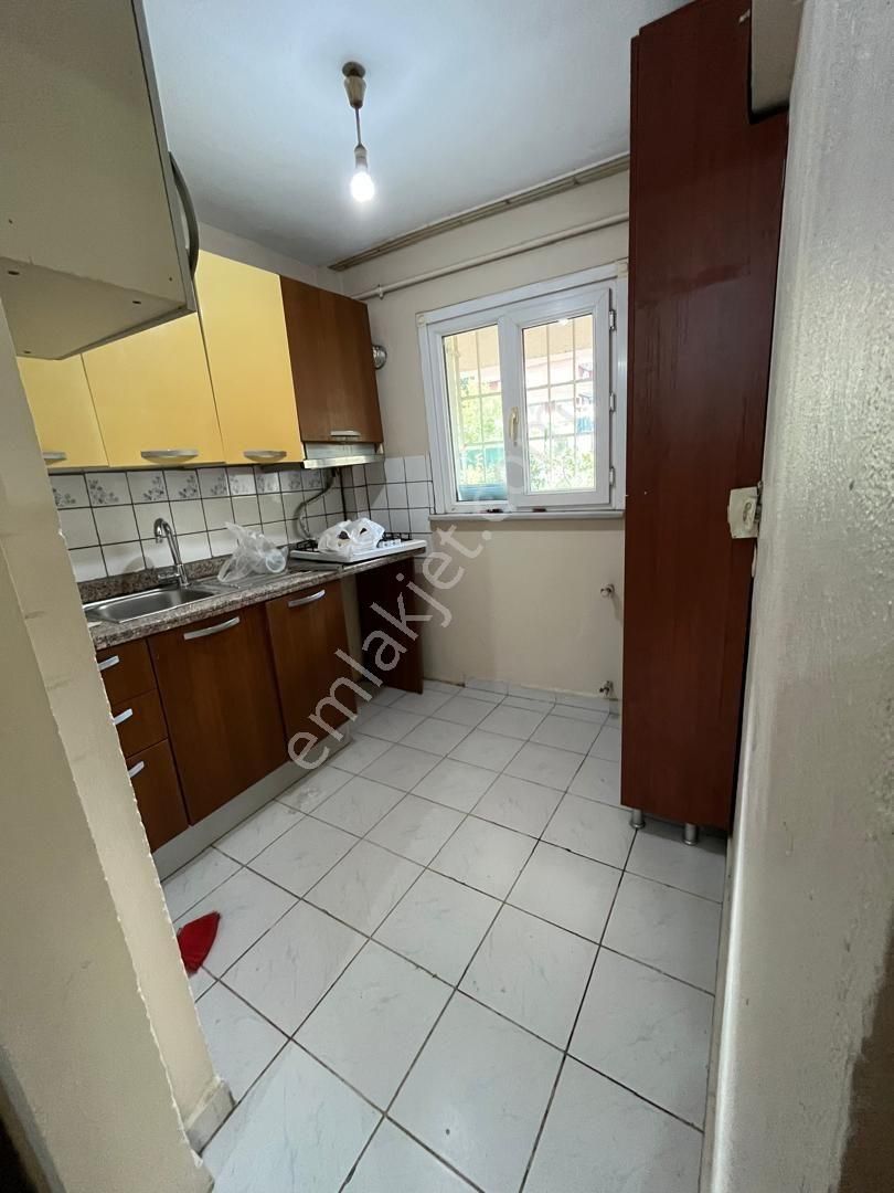 Ümraniye Çamlık İkbal Caddesi Şehit Burak Kurtuluş Caddesi Üzerinde 1.kat 2 +1 Kiralık Daire Ev