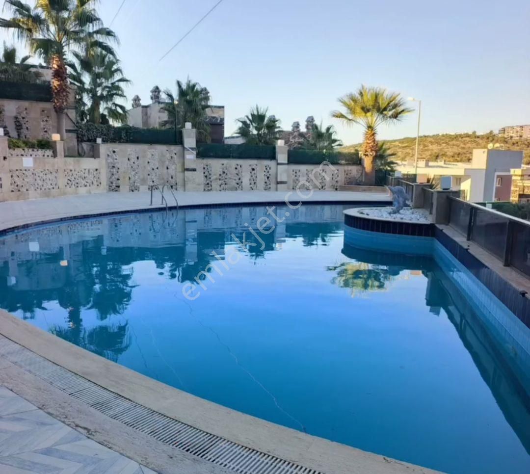 Kuşadası'nda Lux Site İçeresinde 2+1 Satılık Daire