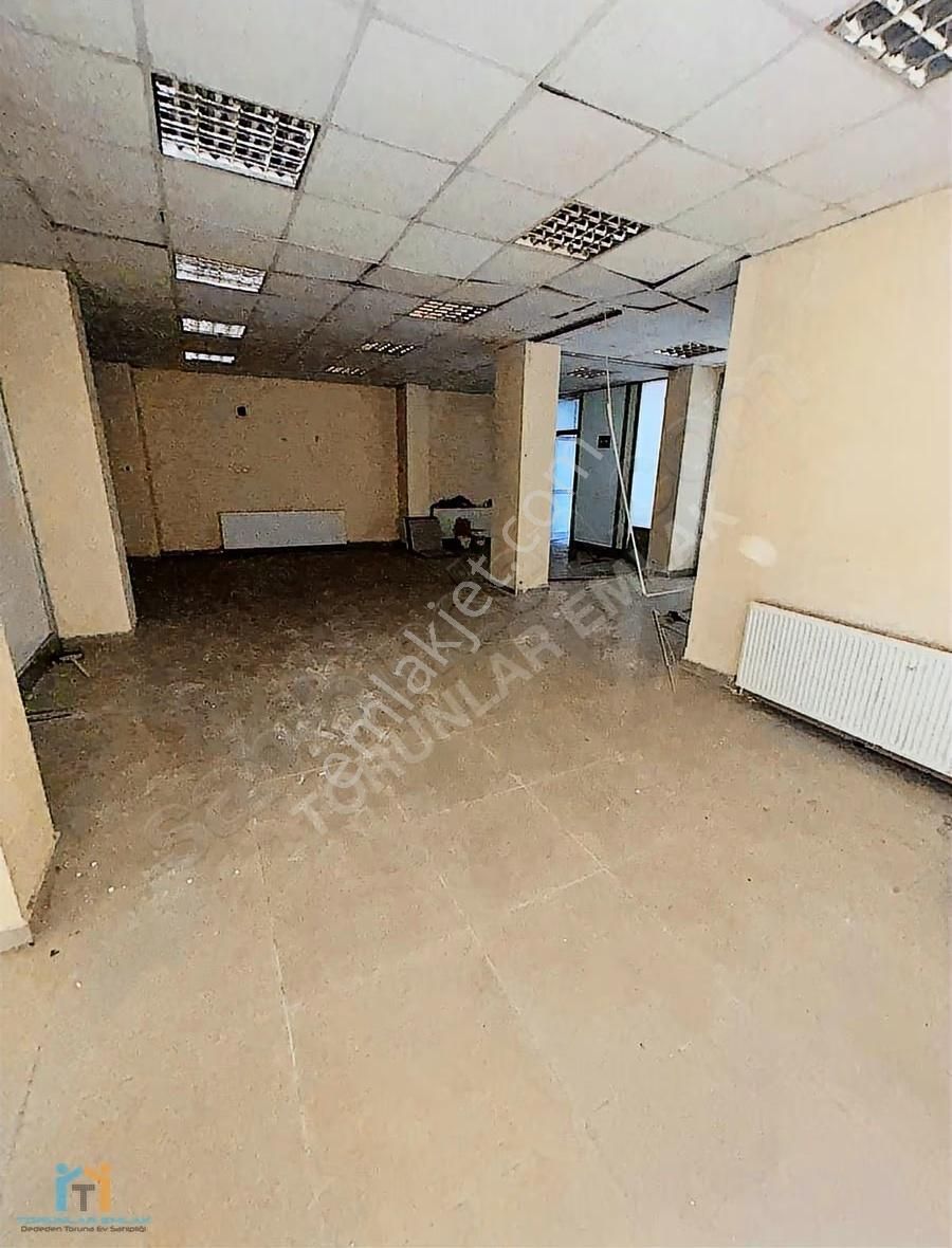 Torunlar Emlak'dan Merkezi Konum İskanlı Depolu Kiralık Dükkan - Görsel 7