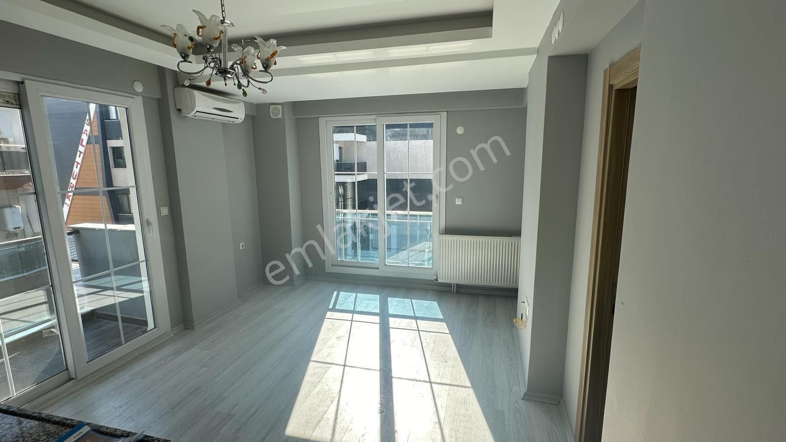 Seyrek Bakırçay Üniversitesi Yakını Hazır Kiracılı Satılık 1+1 Daire - Görsel 3