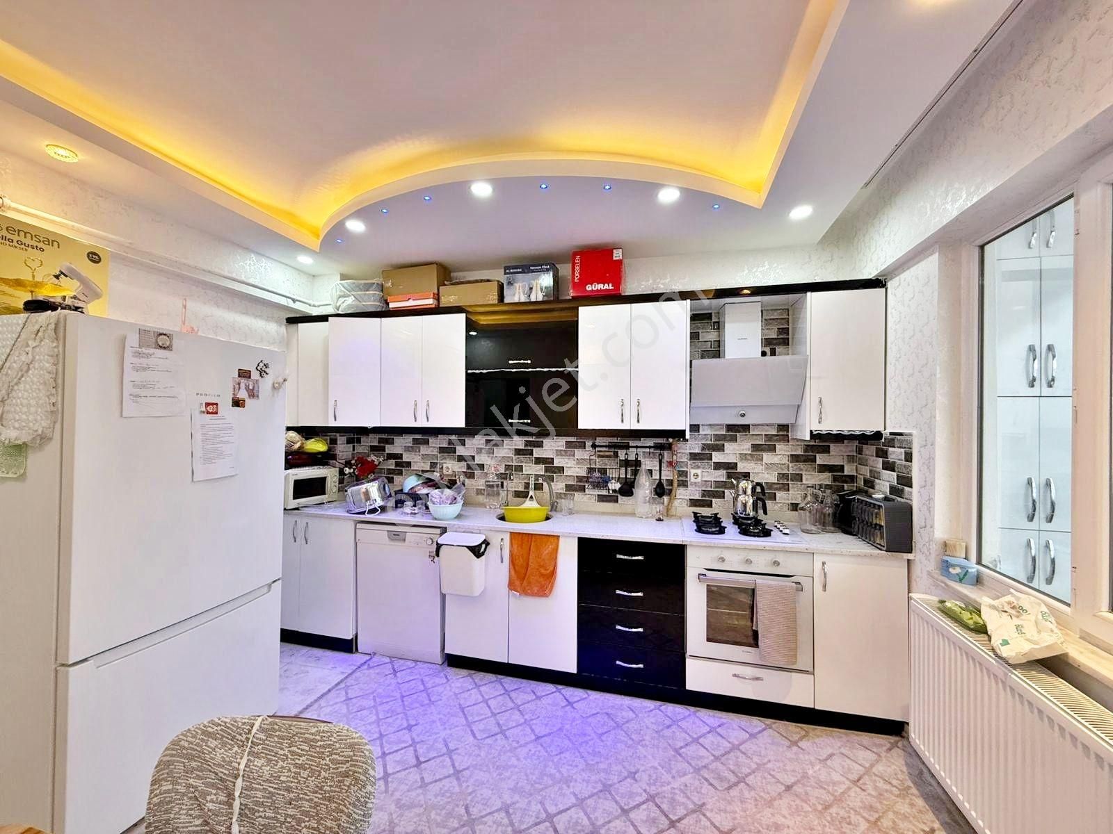 Alpaslan'da Okul Çevresi Ara Kat Masrafsız Cam Balkon 3+1 Daire - Görsel 3