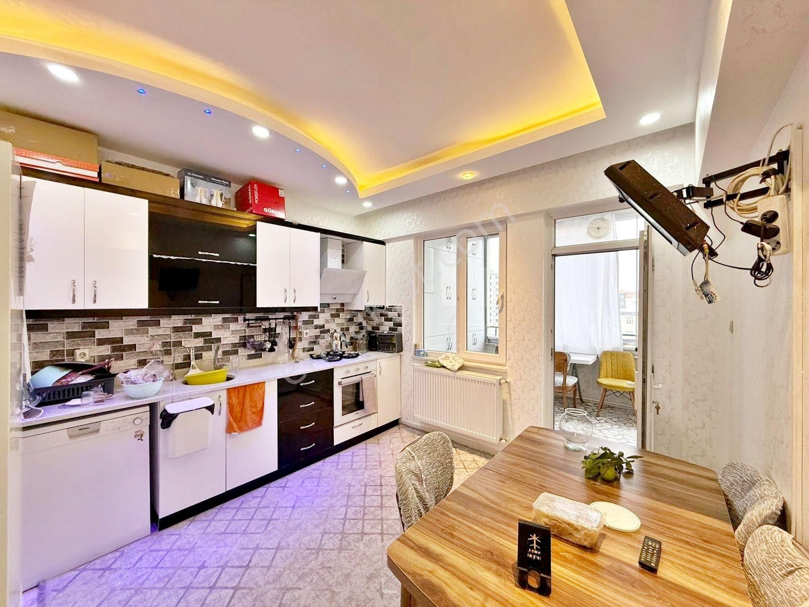 Alpaslan'da Okul Çevresi Ara Kat Masrafsız Cam Balkon 3+1 Daire