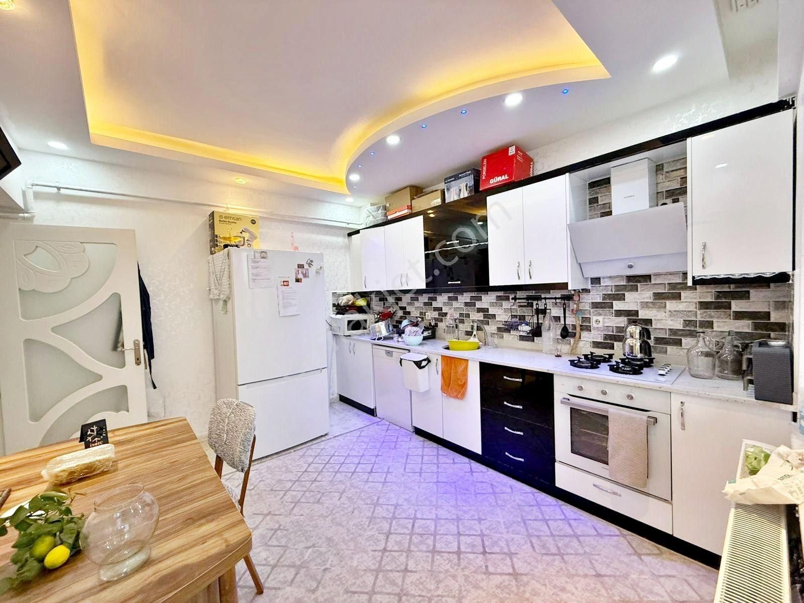 Alpaslan'da Okul Çevresi Ara Kat Masrafsız Cam Balkon 3+1 Daire - Görsel 2