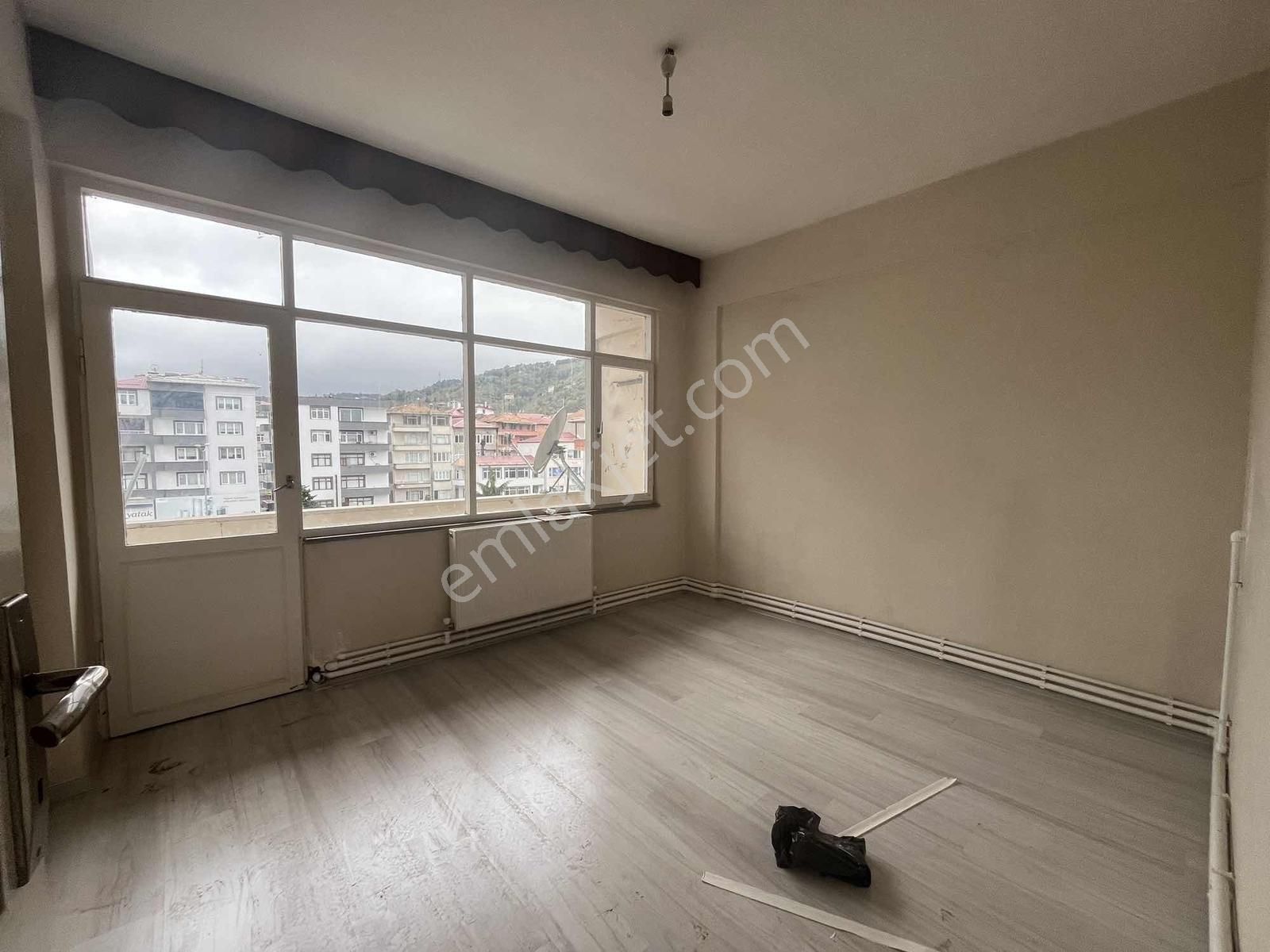 Merkezde Kiralık 3+1 Doğalgazlı Daire - Görsel 5