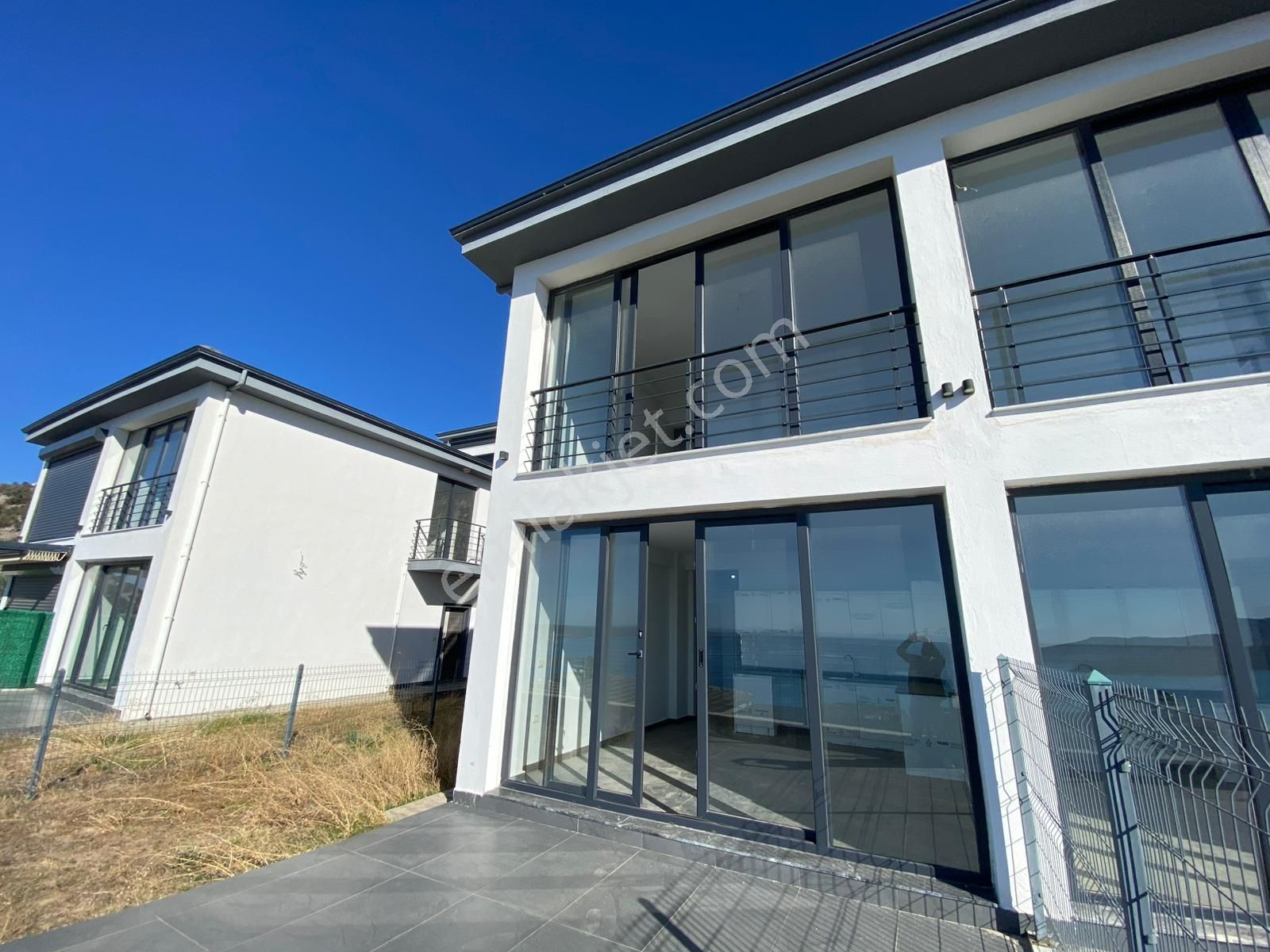 Didim Akbük'te Deniz Manzaralı Satılık Villa