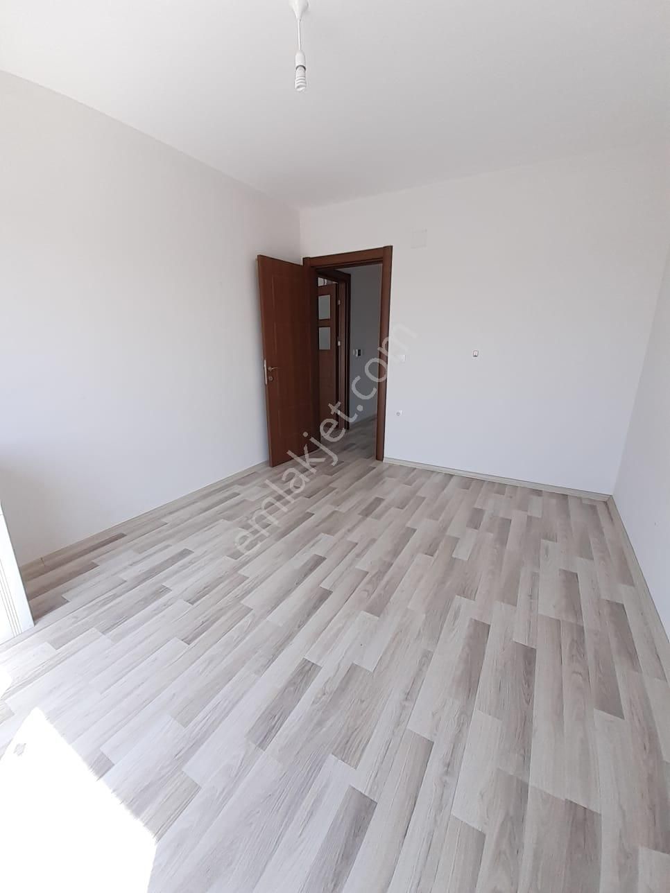 Birlik Gayrimenkul Den Gültepe De İskanlı 1+1 Geniş Oturumlu Krediye Uygun Merkezi Konumda Fırsat - Görsel 4