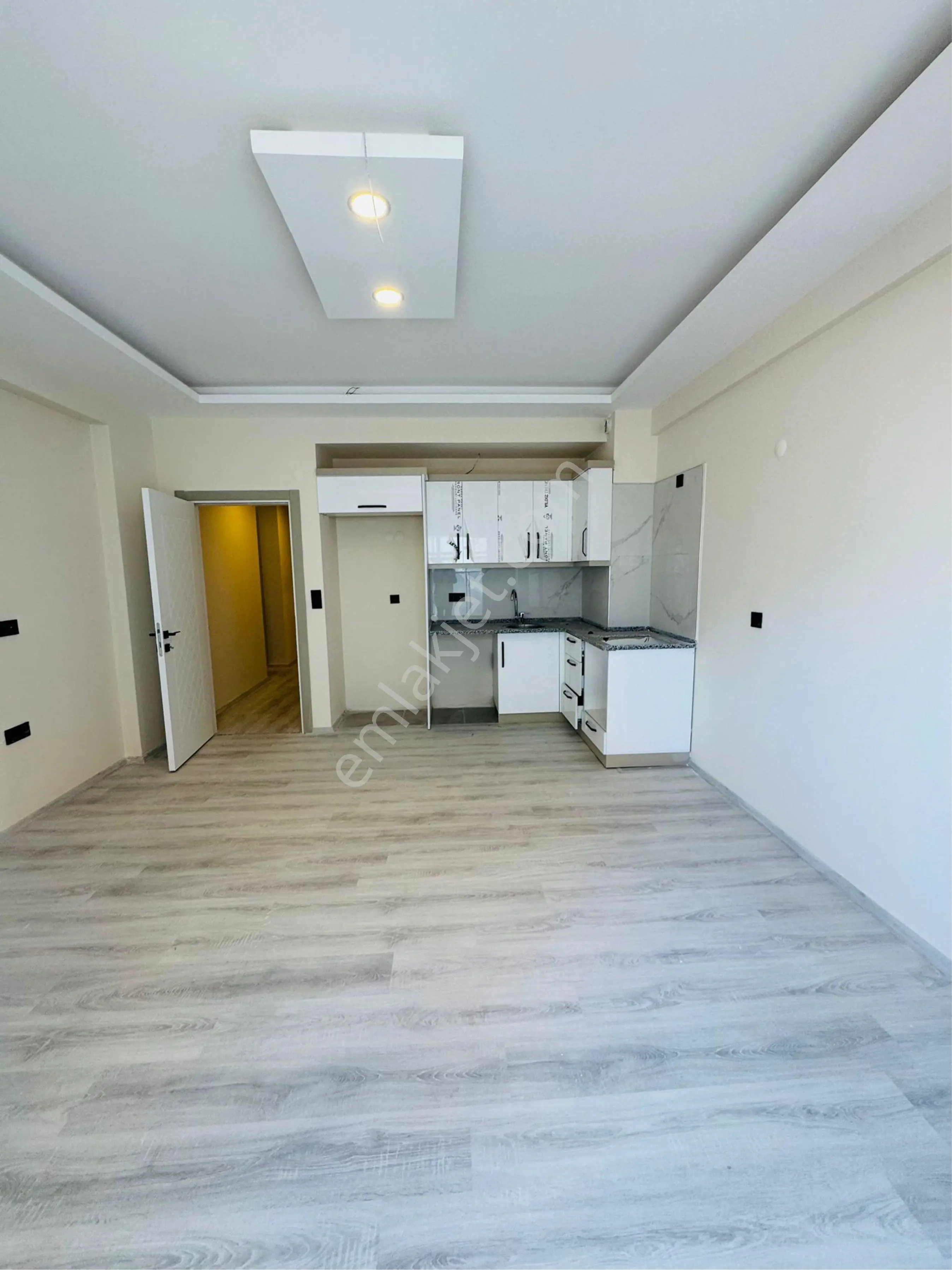 Kuşadası Davutlar'da 3+1 Merkezi Konumda Satılık Çatı Dubleks Daire
