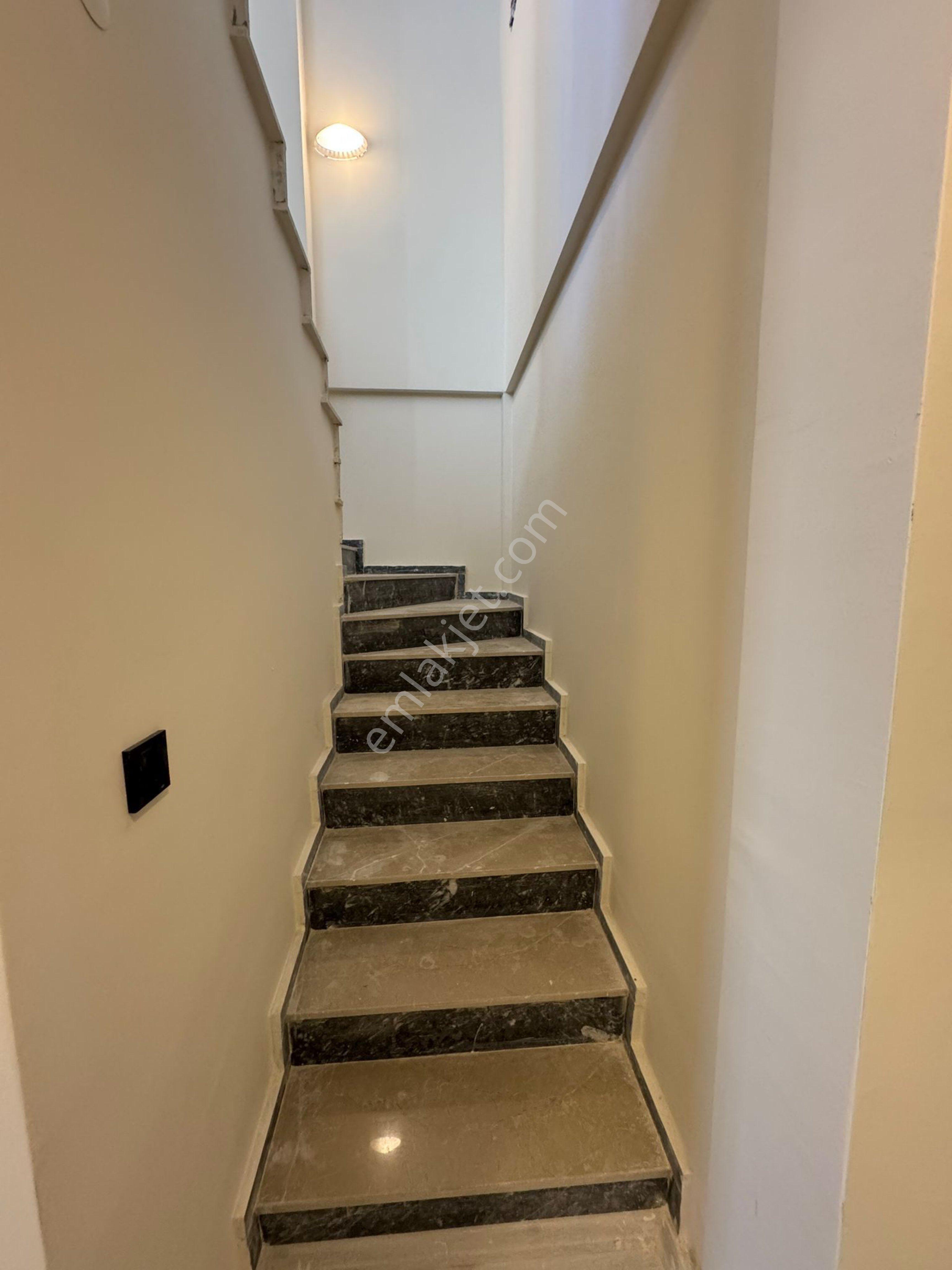 Kuşadası Davutlar'da 3+1 Merkezi Konumda Satılık Çatı Dubleks Daire - Görsel 11