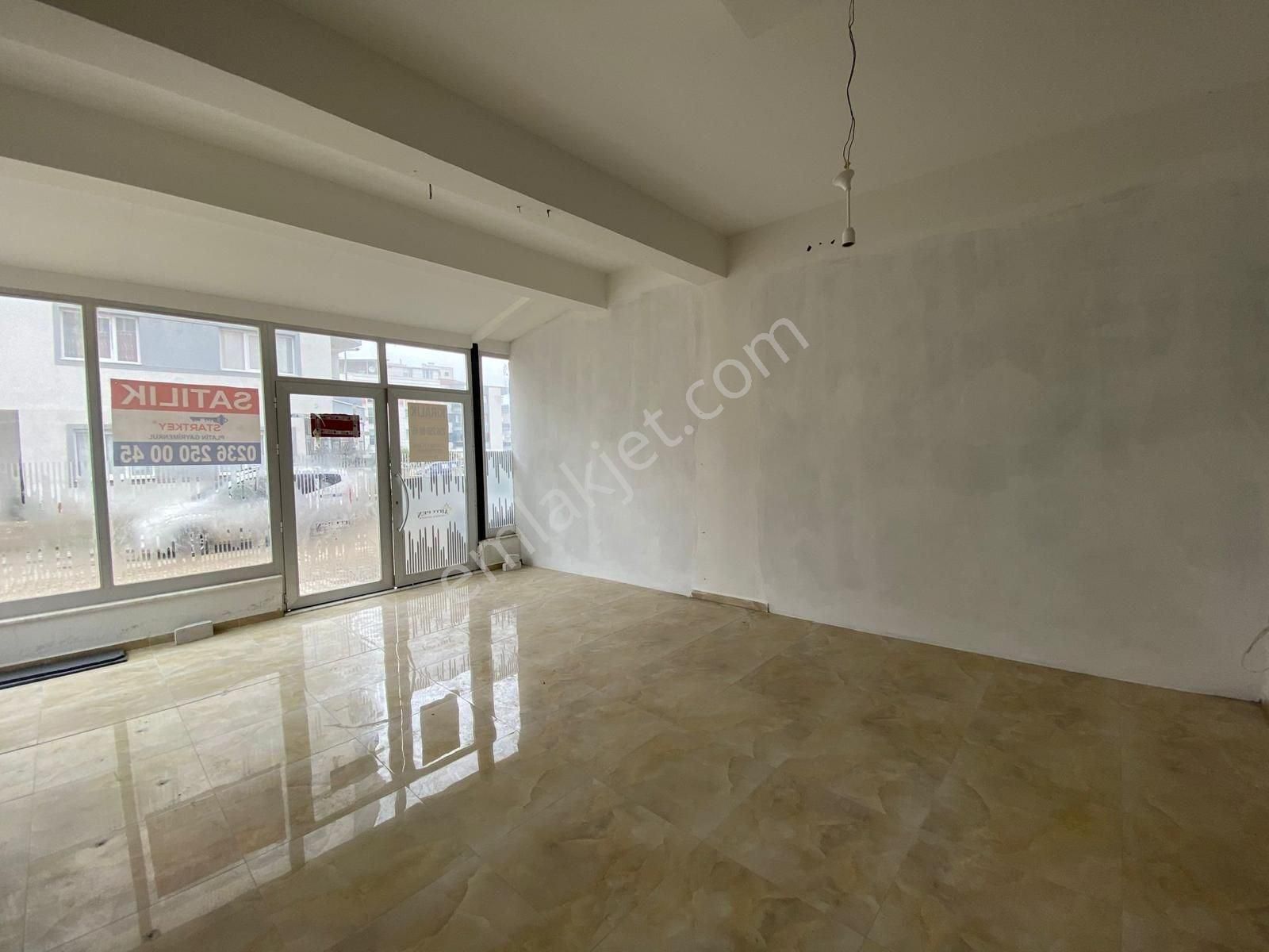 Muradiyede Caddeye Yakın, Ferah Ve Kullanışlı Satılık Dükkan - Görsel 4