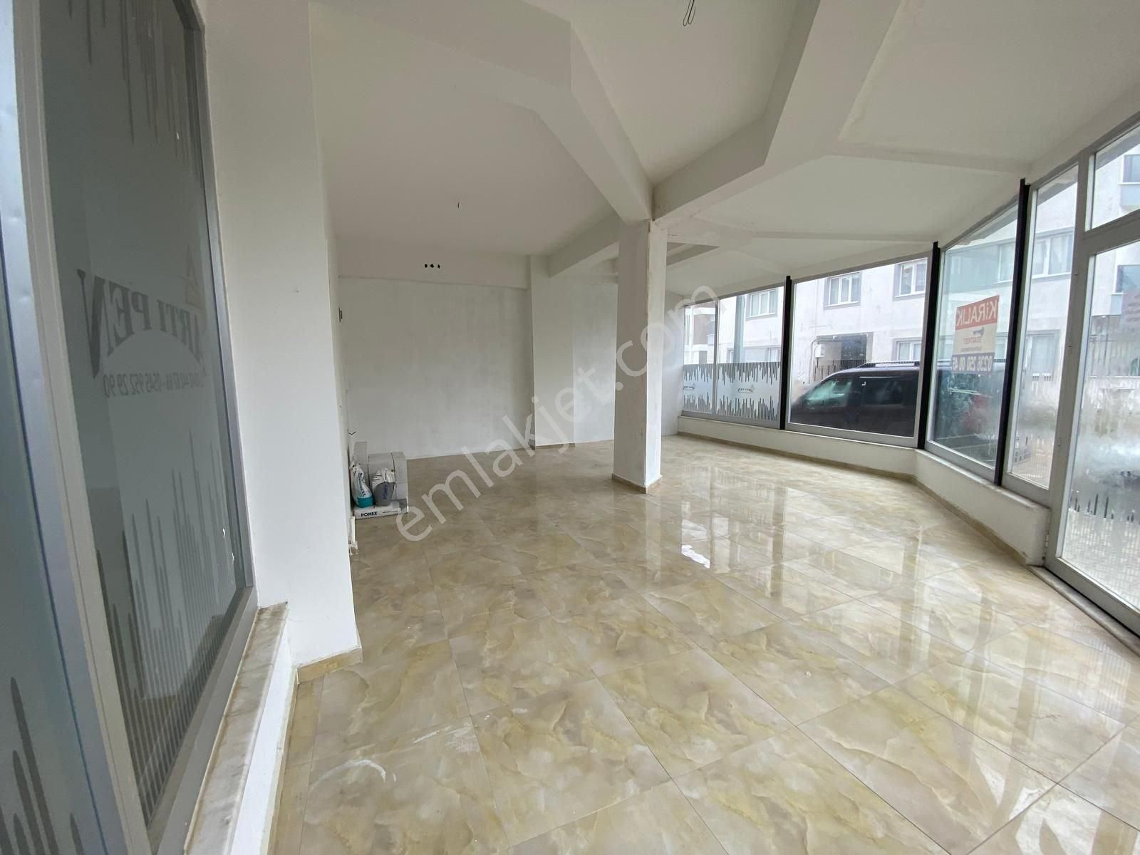 Muradiyede Caddeye Yakın Köşe Konumda Çok Amaçlı Kiralık Dükkan - Görsel 4
