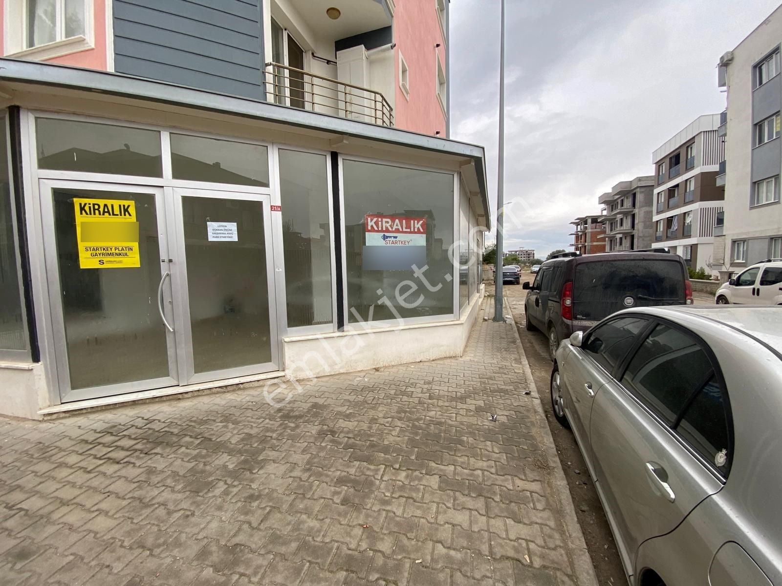 Muradiyede Caddeye Yakın Köşe Konumda Çok Amaçlı Kiralık Dükkan - Görsel 3