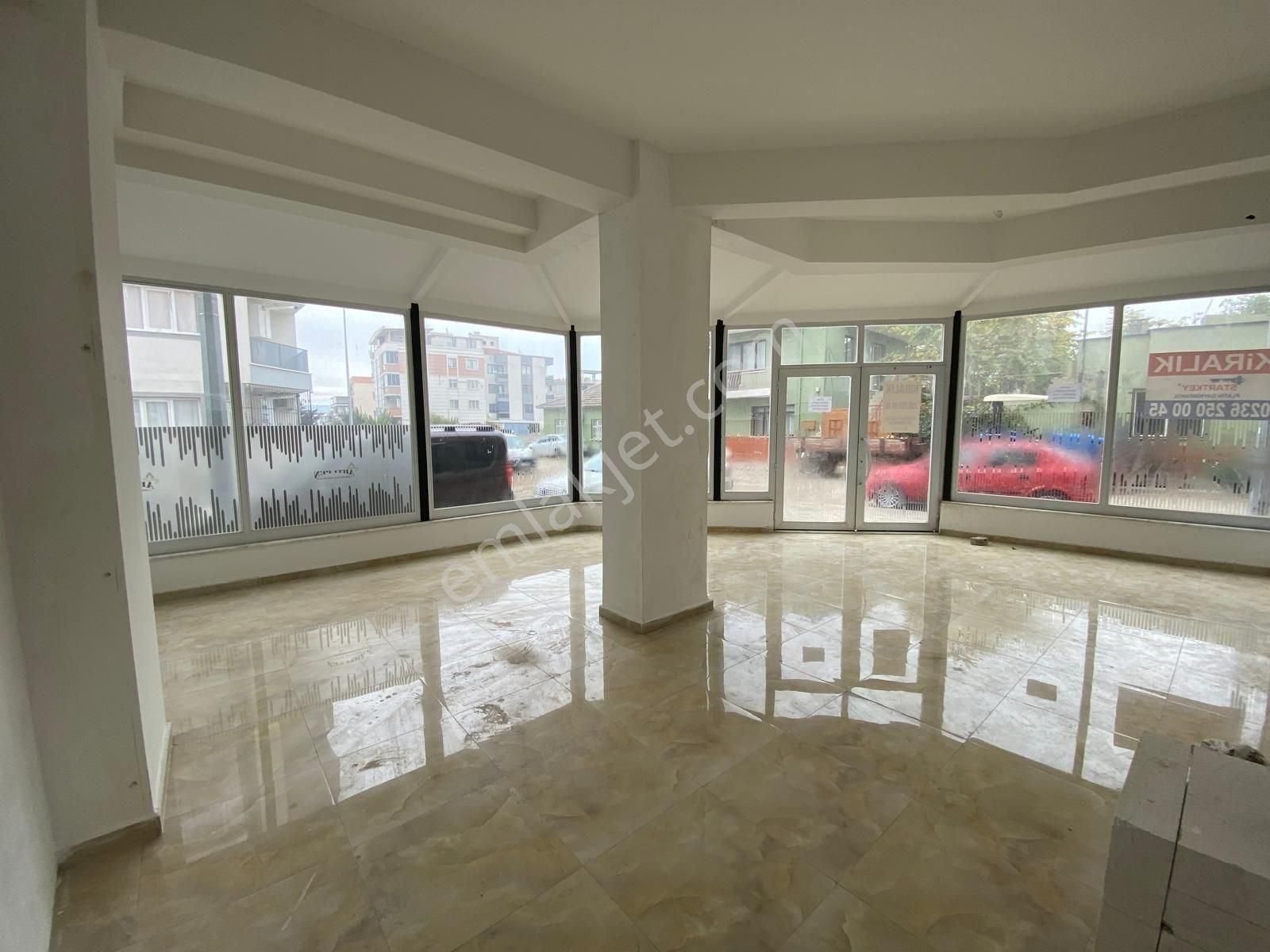 Muradiyede Caddeye Yakın Köşe Konumda Çok Amaçlı Kiralık Dükkan - Görsel 5