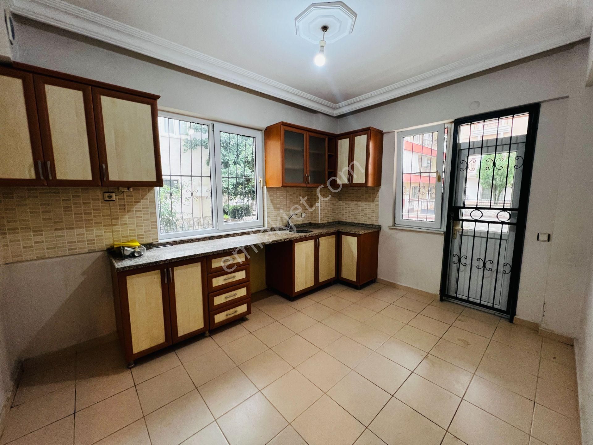 Katta Tek Daire Ayrı Mutfaklı Kullanışlı Yüksek Giriş