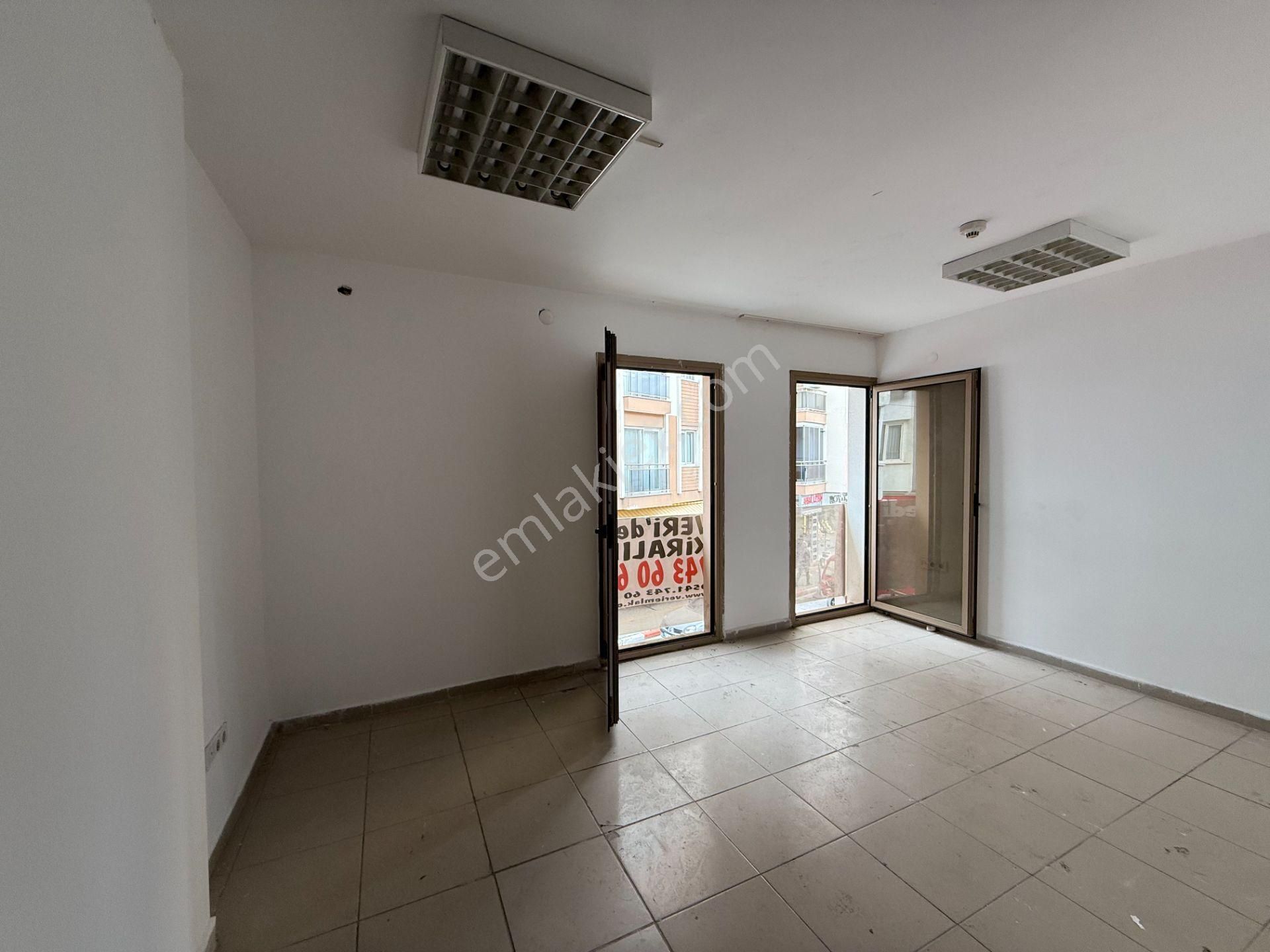 Seferihisar Kent Merkezinde – Pazaryeri Girişinde Kiralık Ofis / İşyeri - Görsel 9