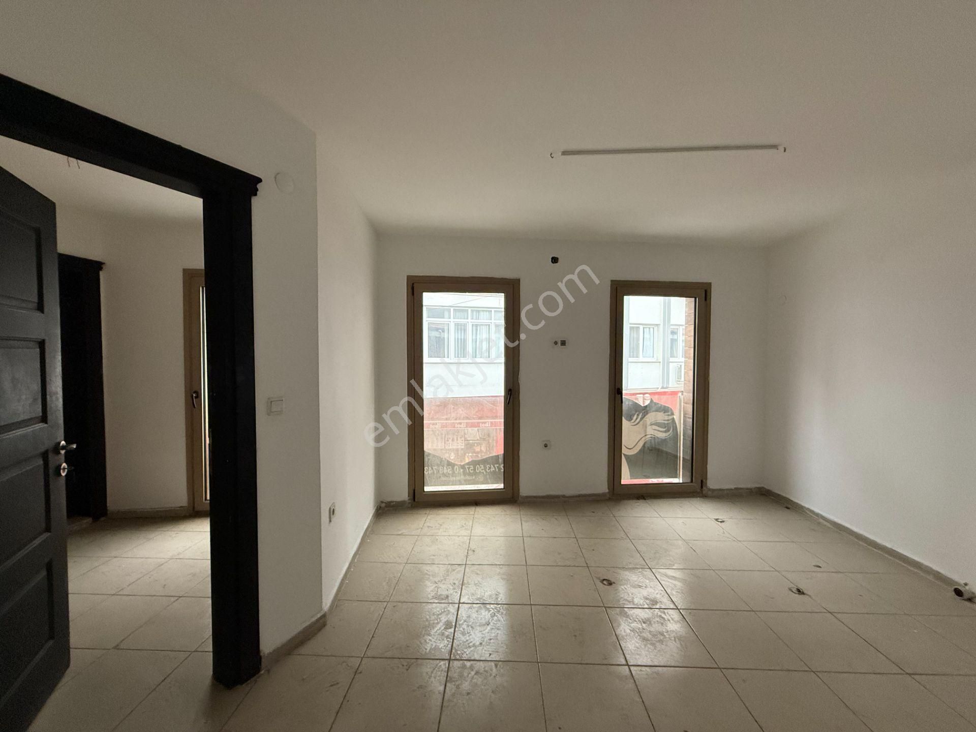 Seferihisar Kent Merkezinde – Pazaryeri Girişinde Kiralık Ofis / İşyeri - Görsel 3