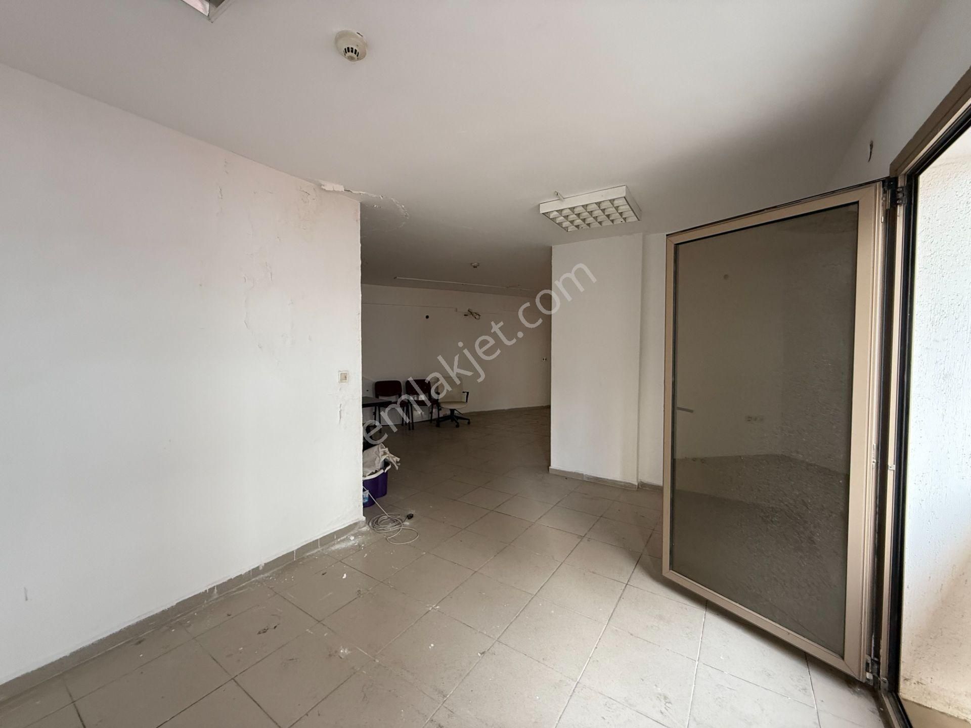 Seferihisar Kent Merkezinde – Pazaryeri Girişinde Kiralık Ofis / İşyeri - Görsel 10