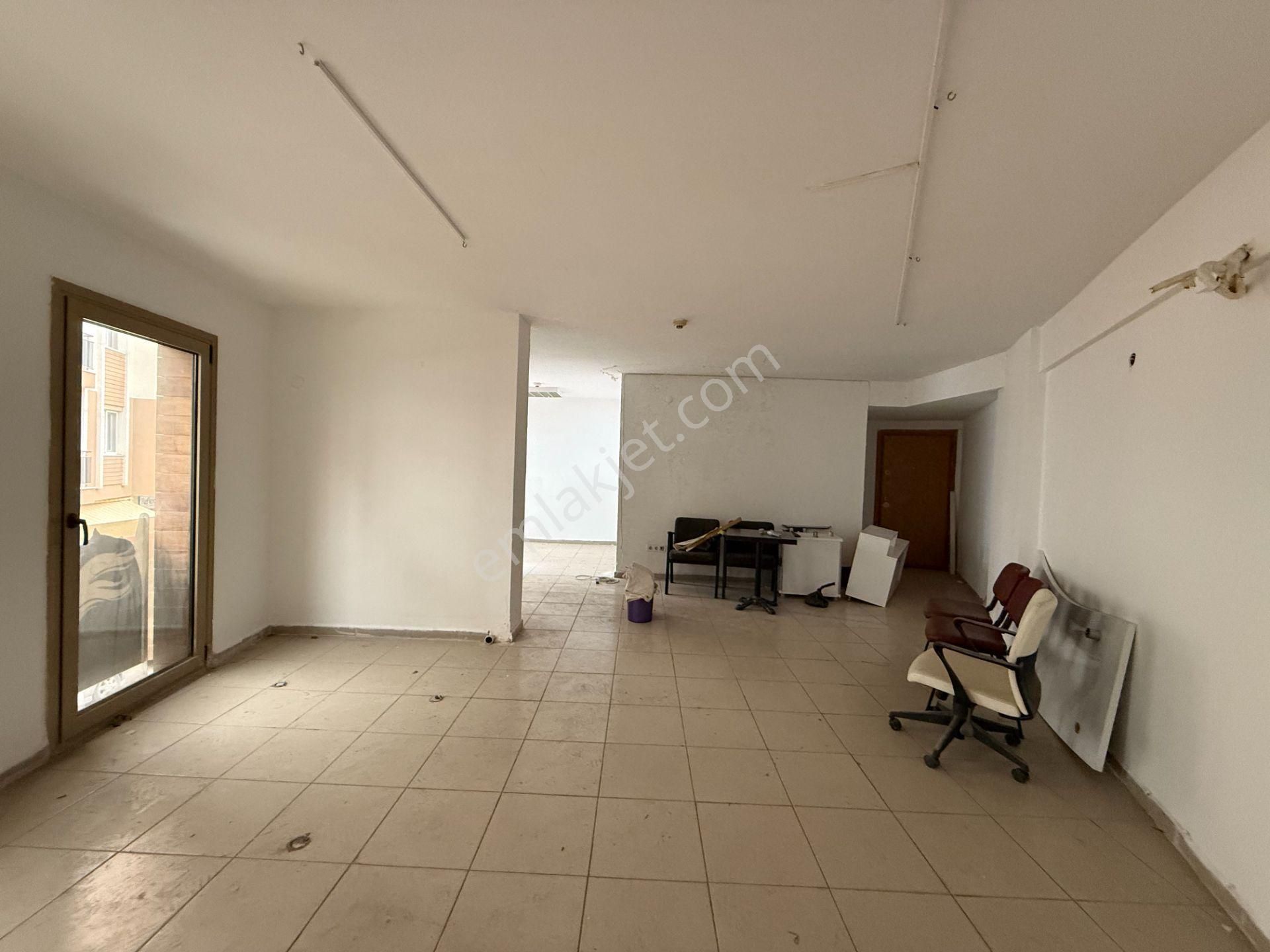 Seferihisar Kent Merkezinde – Pazaryeri Girişinde Kiralık Ofis / İşyeri - Görsel 4