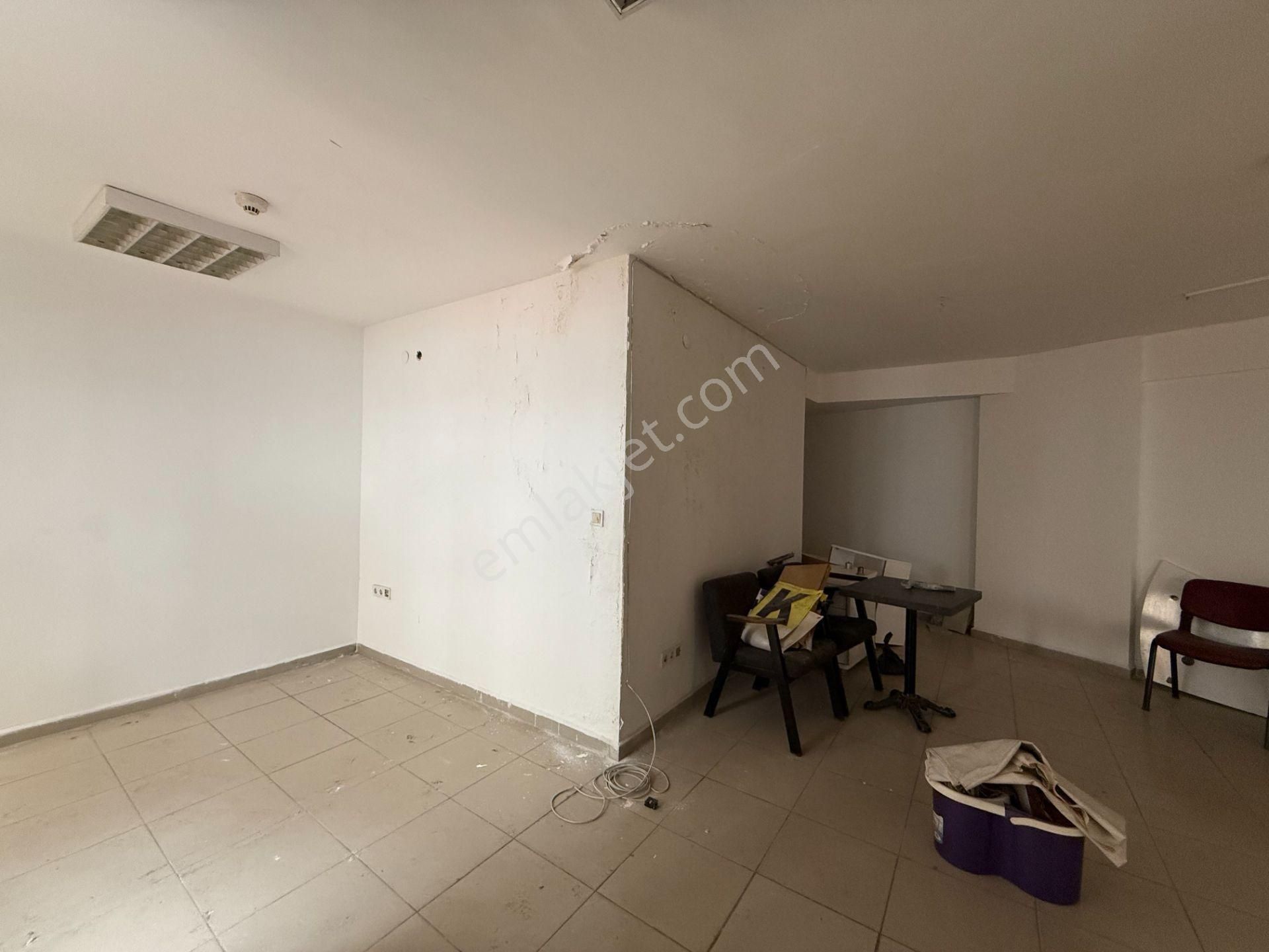 Seferihisar Kent Merkezinde – Pazaryeri Girişinde Kiralık Ofis / İşyeri - Görsel 7