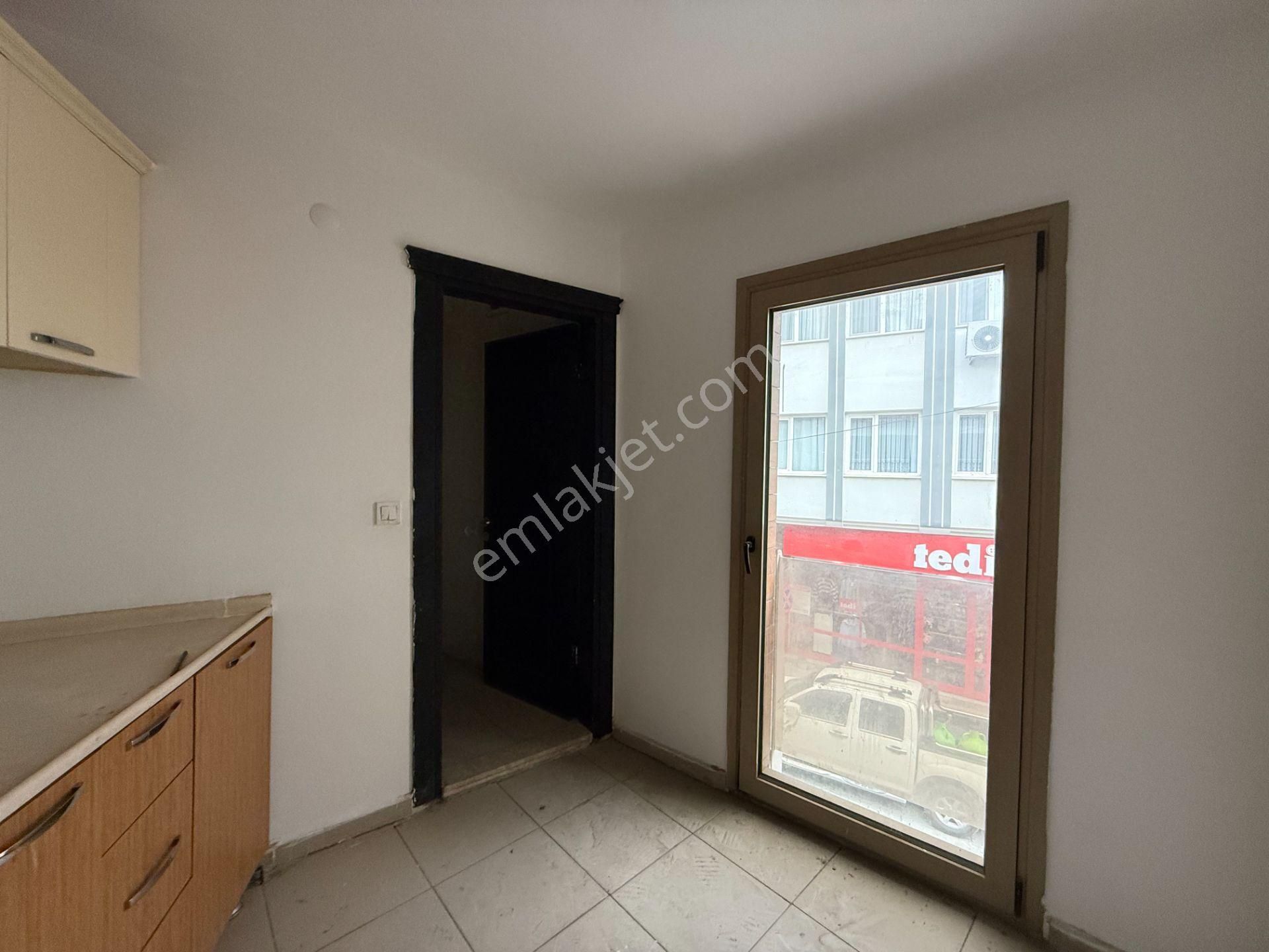 Seferihisar Kent Merkezinde – Pazaryeri Girişinde Kiralık Ofis / İşyeri - Görsel 15