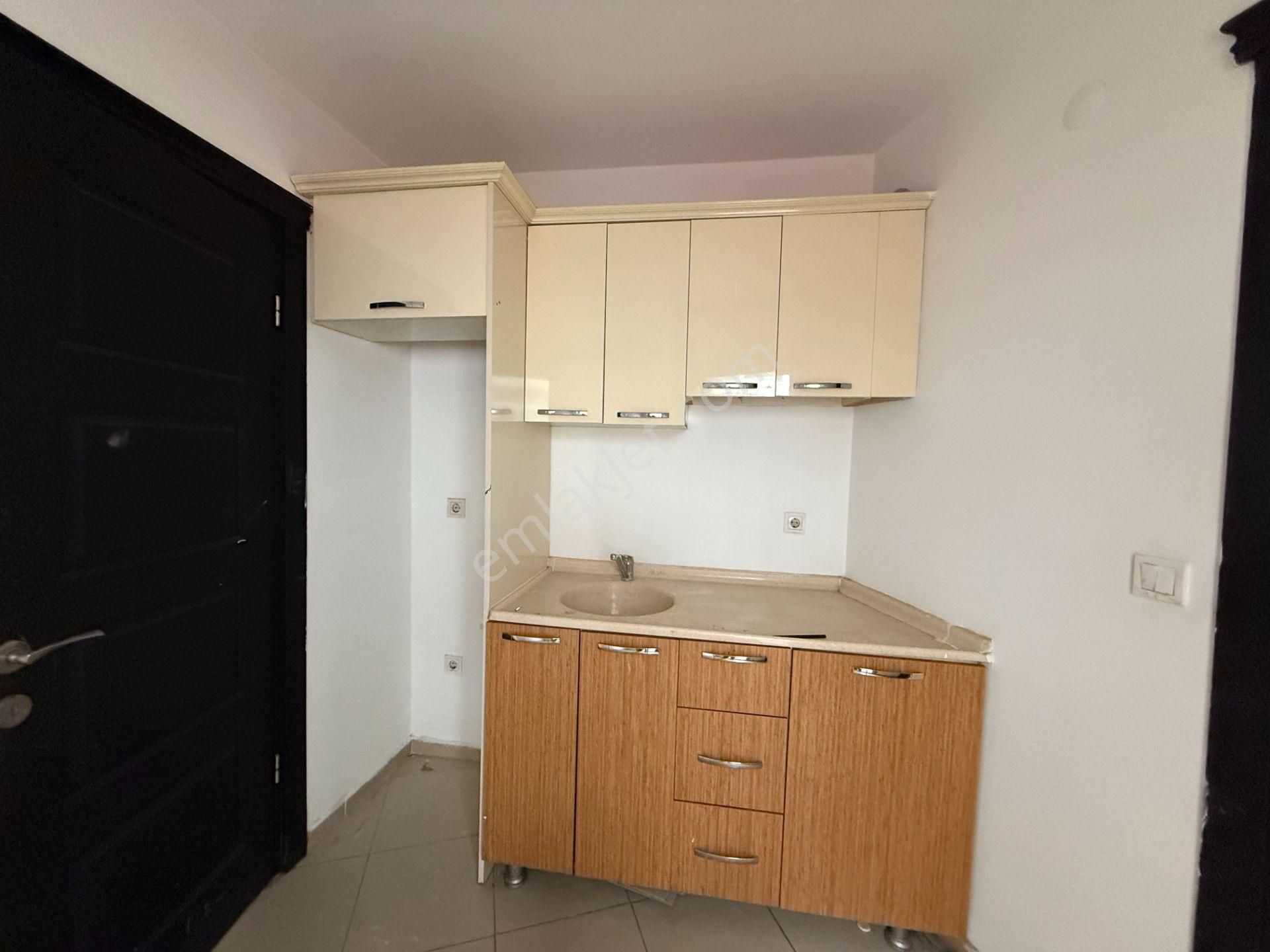 Seferihisar Kent Merkezinde – Pazaryeri Girişinde Kiralık Ofis / İşyeri - Görsel 12