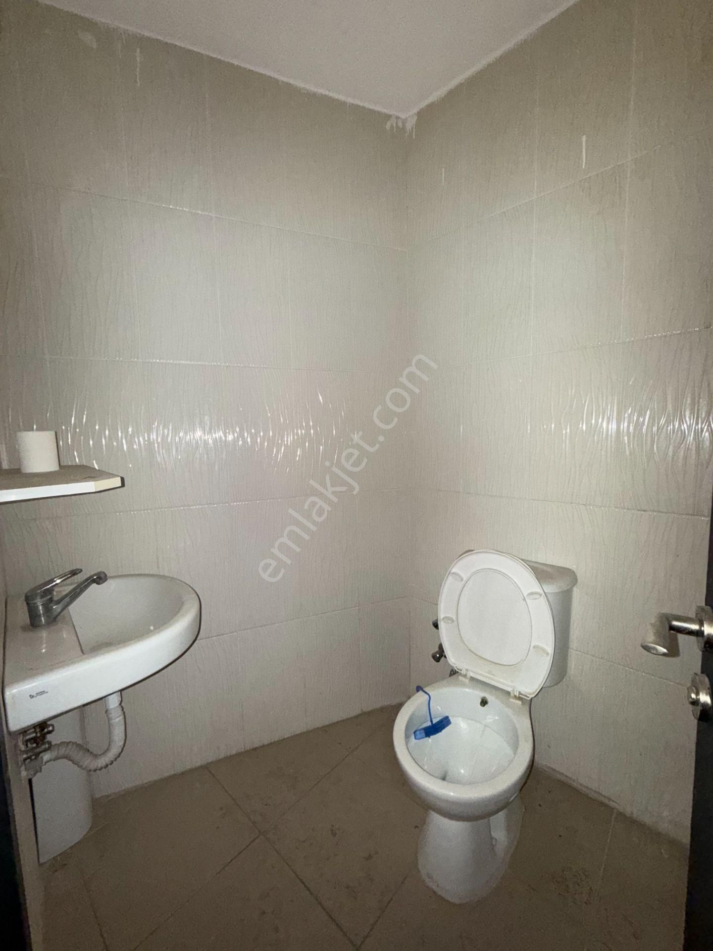 Seferihisar Kent Merkezinde – Pazaryeri Girişinde Kiralık Ofis / İşyeri - Görsel 14