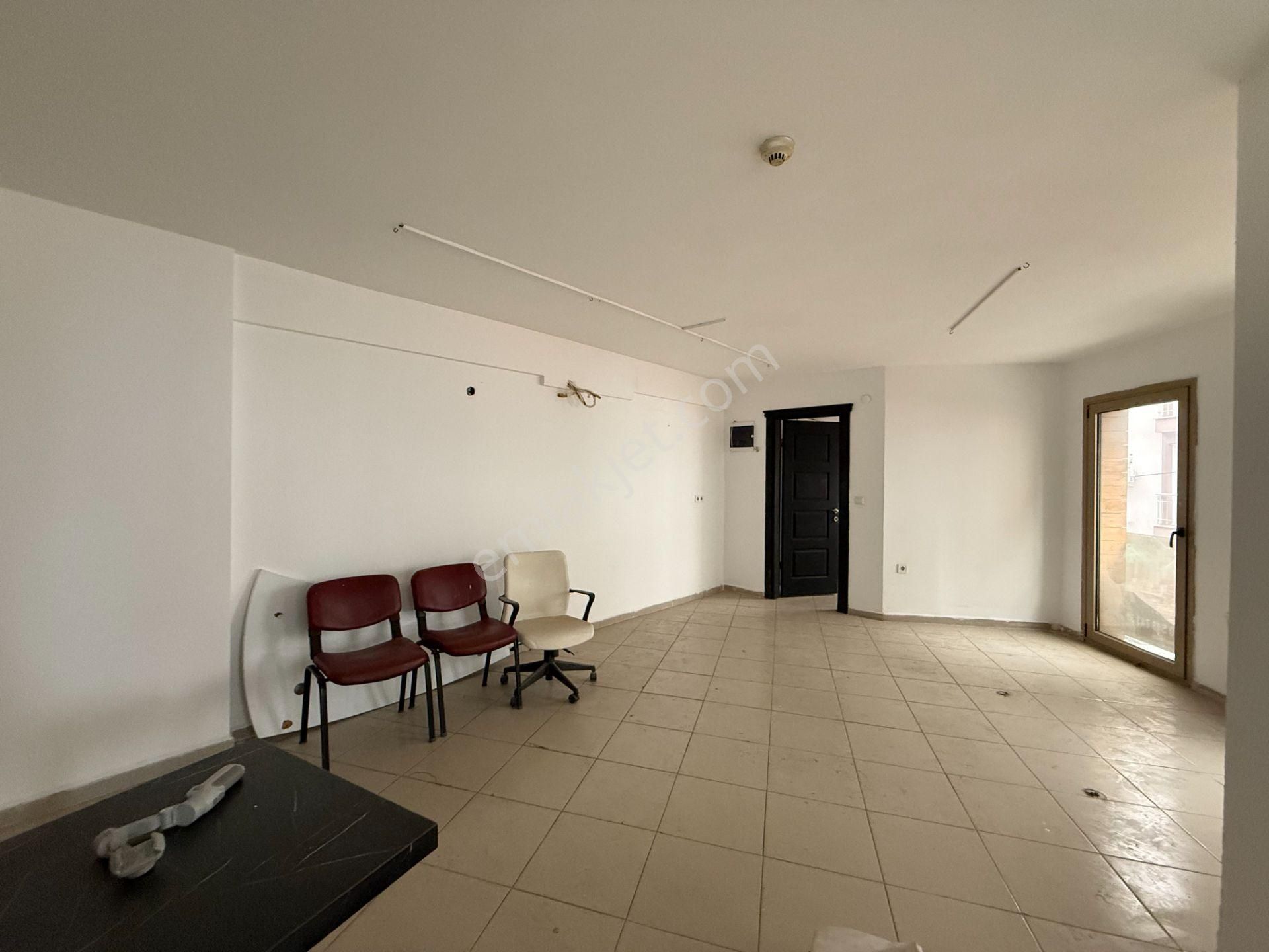 Seferihisar Kent Merkezinde – Pazaryeri Girişinde Kiralık Ofis / İşyeri - Görsel 5