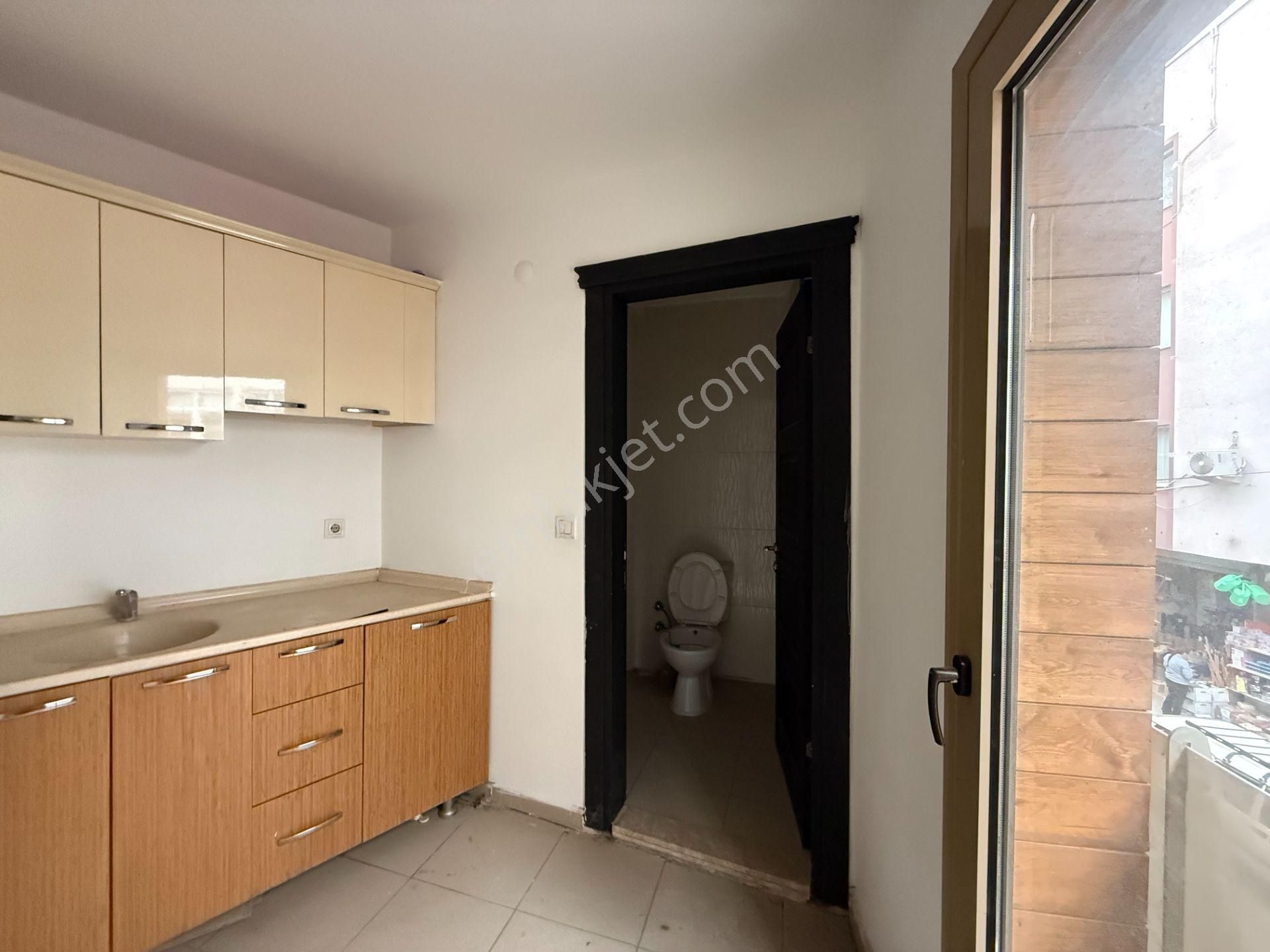 Seferihisar Kent Merkezinde – Pazaryeri Girişinde Kiralık Ofis / İşyeri - Görsel 13