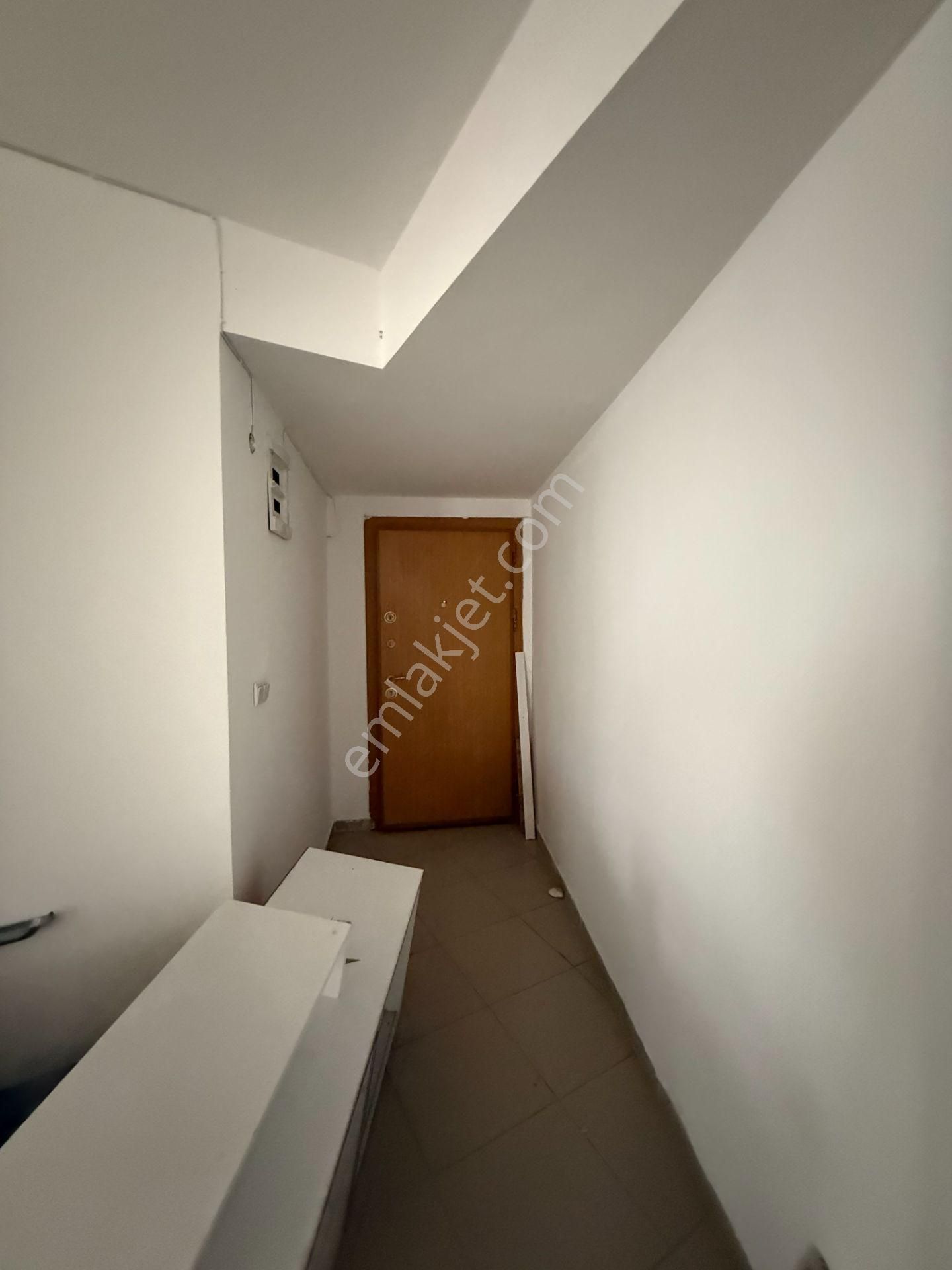 Seferihisar Kent Merkezinde – Pazaryeri Girişinde Kiralık Ofis / İşyeri - Görsel 11