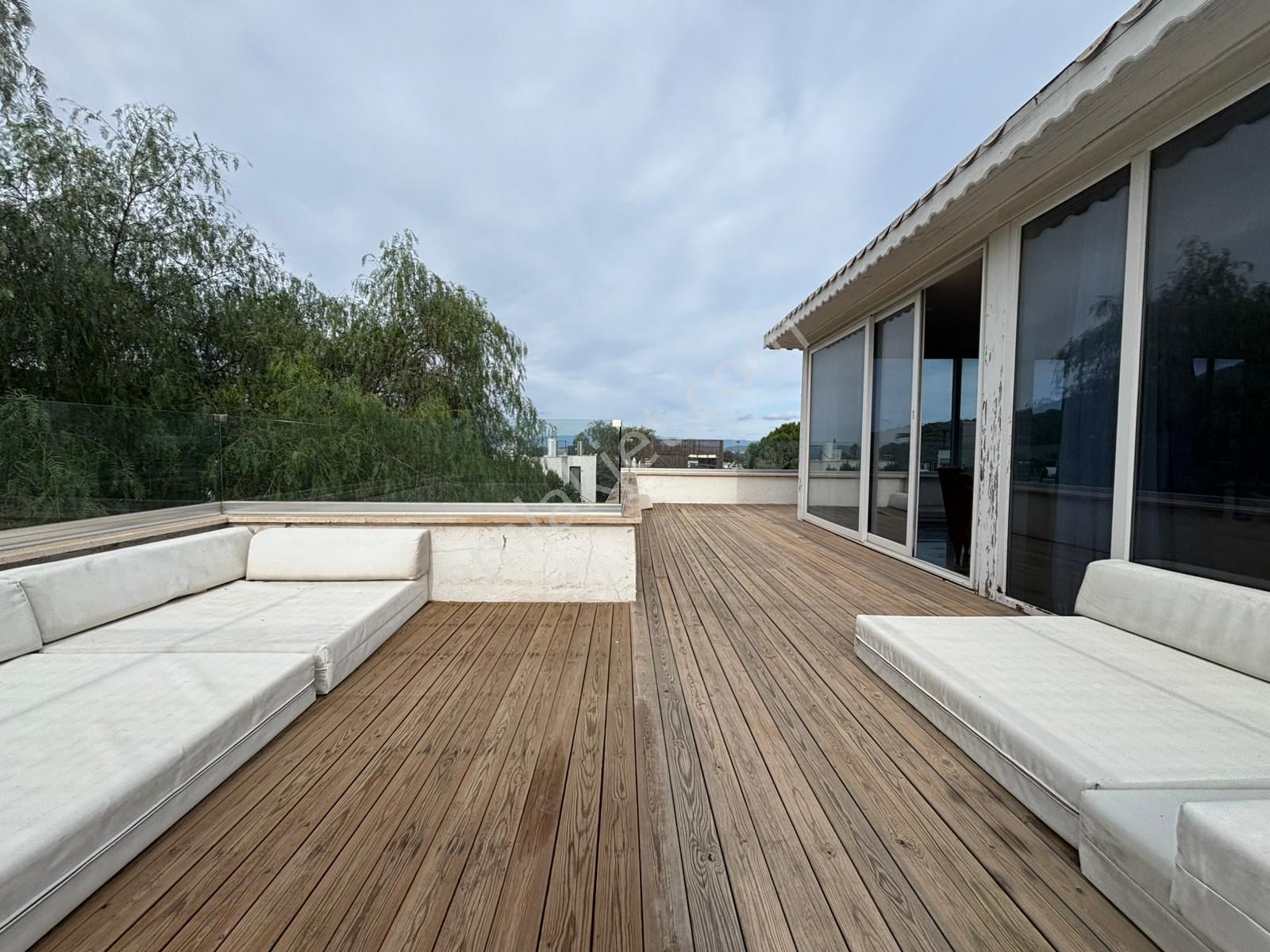 Torba'da Lüks Denize Yakın Müştemilatlı Havuzlu Bahçeli Villa - Görsel 33