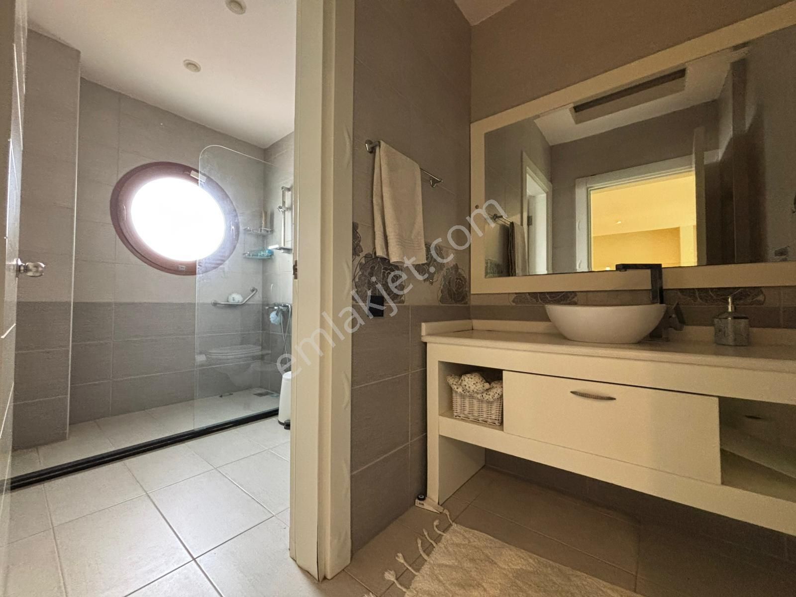 Torba'da Lüks Denize Yakın Müştemilatlı Havuzlu Bahçeli Villa - Görsel 22