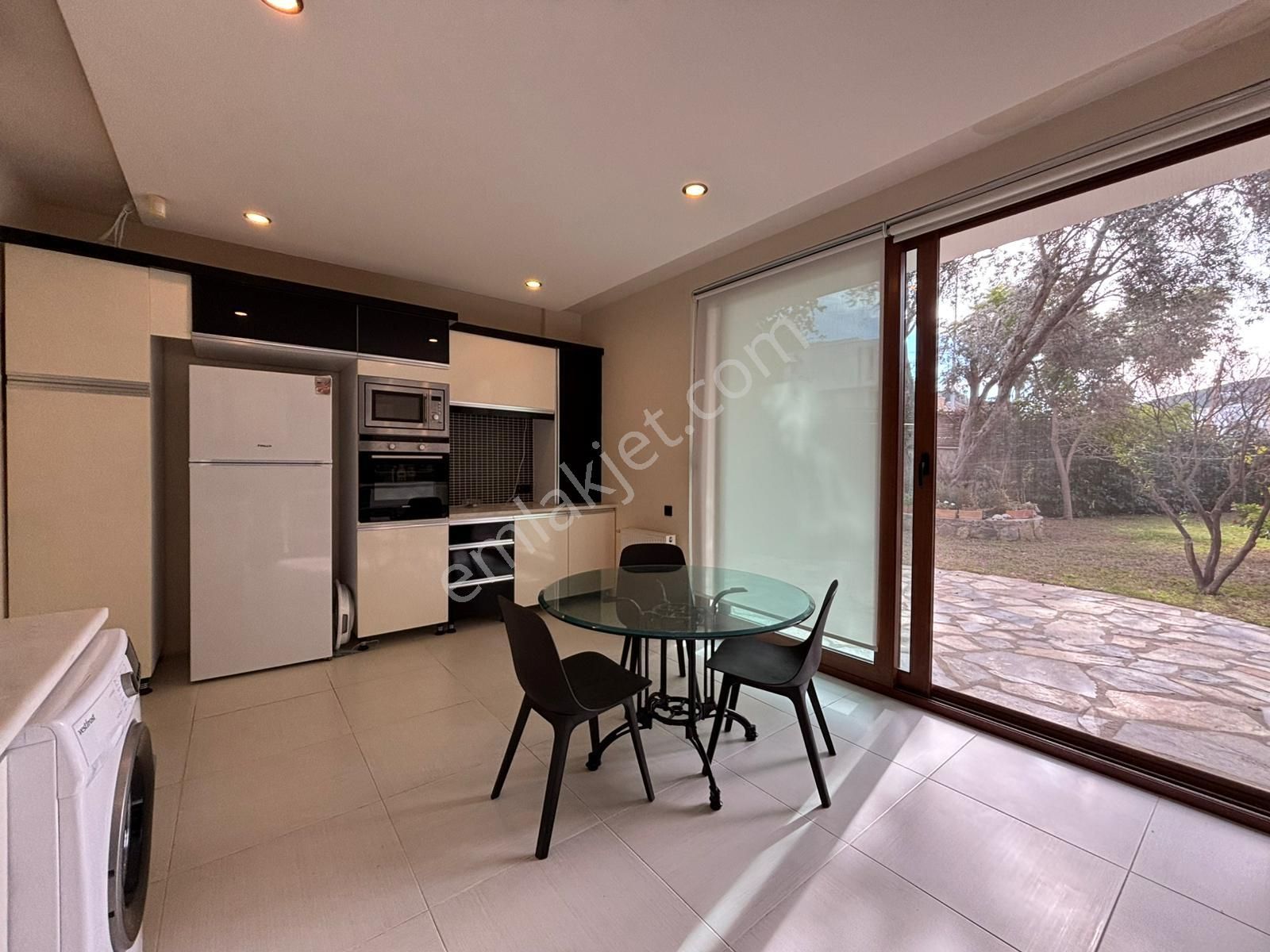 Torba'da Lüks Denize Yakın Müştemilatlı Havuzlu Bahçeli Villa - Görsel 14