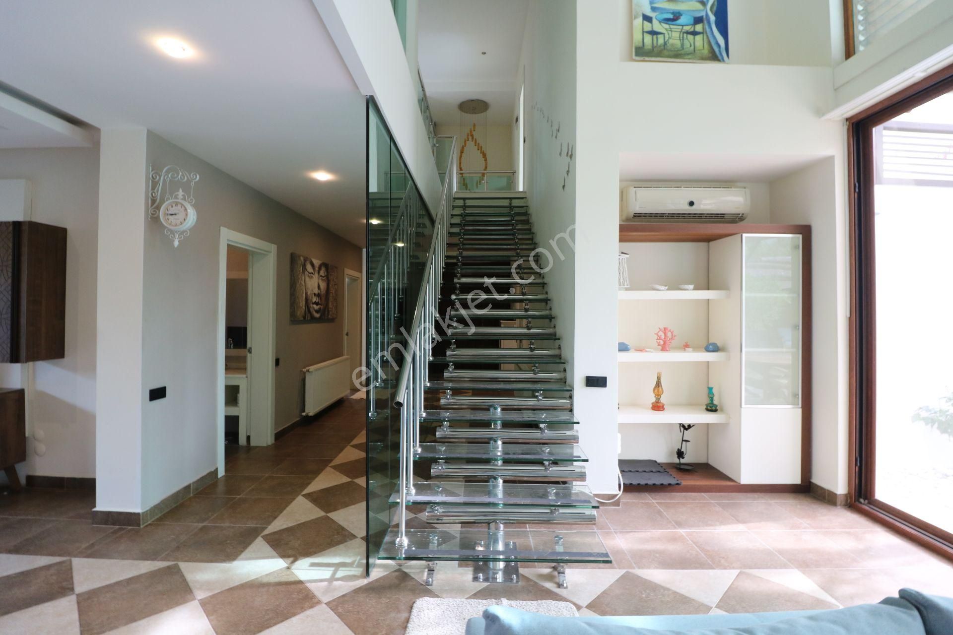 Torba'da Lüks Denize Yakın Müştemilatlı Havuzlu Bahçeli Villa - Görsel 18