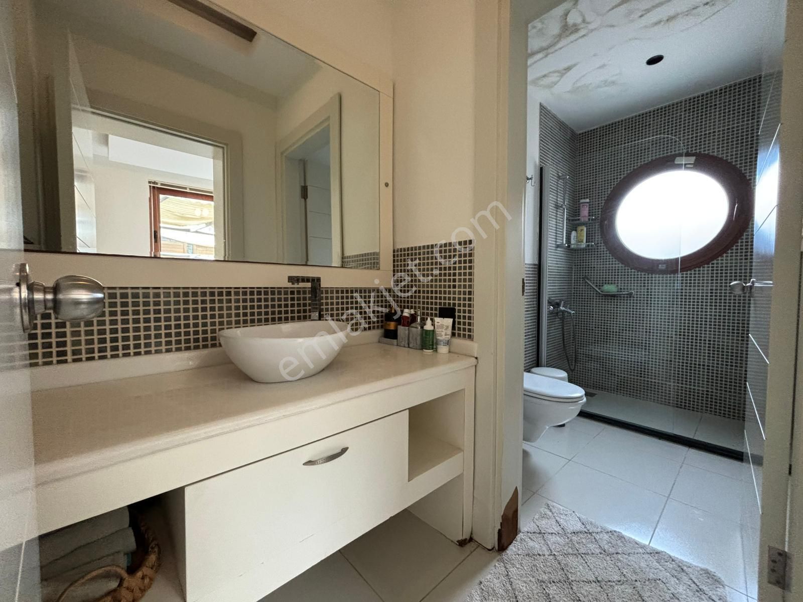 Torba'da Lüks Denize Yakın Müştemilatlı Havuzlu Bahçeli Villa - Görsel 19