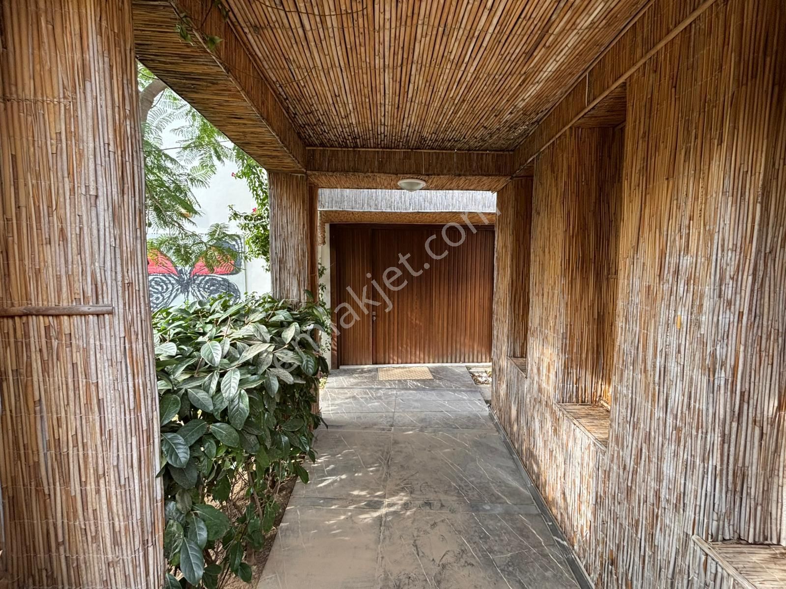 Torba'da Lüks Denize Yakın Müştemilatlı Havuzlu Bahçeli Villa - Görsel 6