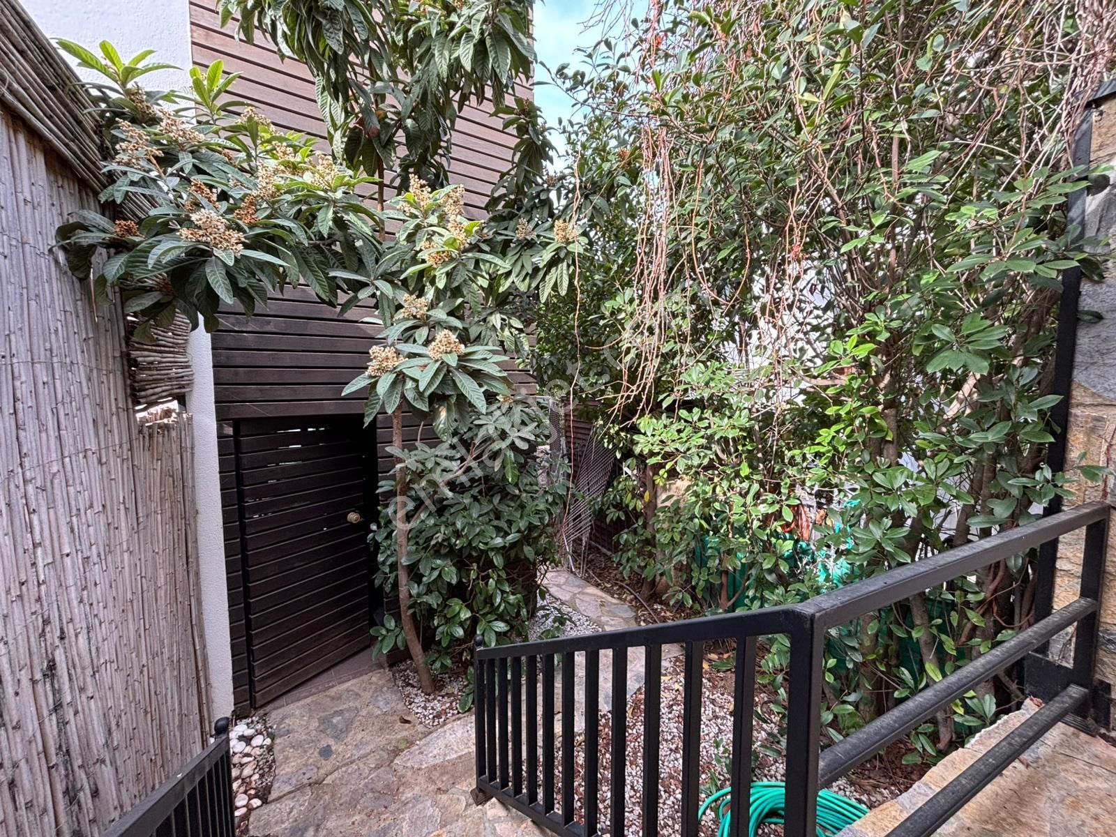 Torba'da Lüks Denize Yakın Müştemilatlı Havuzlu Bahçeli Villa - Görsel 27