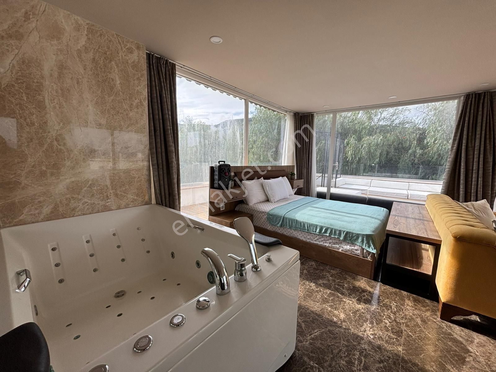 Torba'da Lüks Denize Yakın Müştemilatlı Havuzlu Bahçeli Villa - Görsel 31