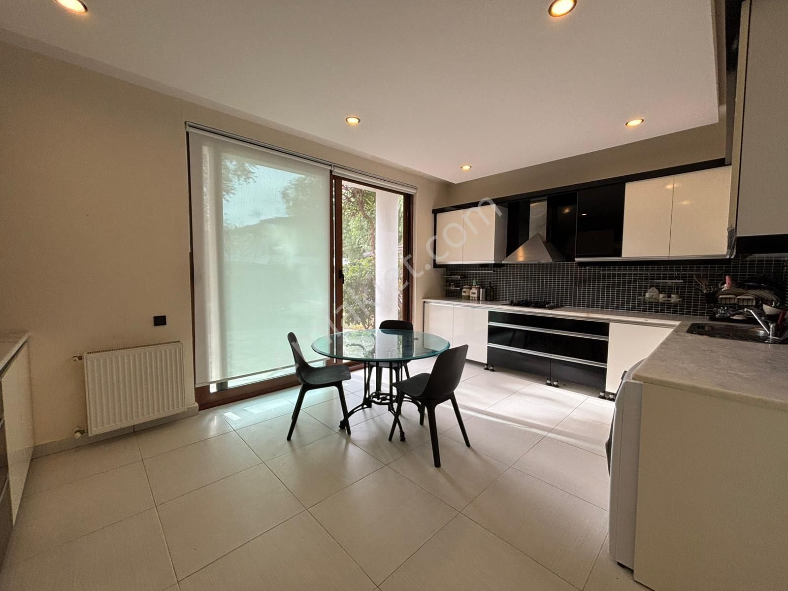 Torba'da Lüks Denize Yakın Müştemilatlı Havuzlu Bahçeli Villa - Görsel 16