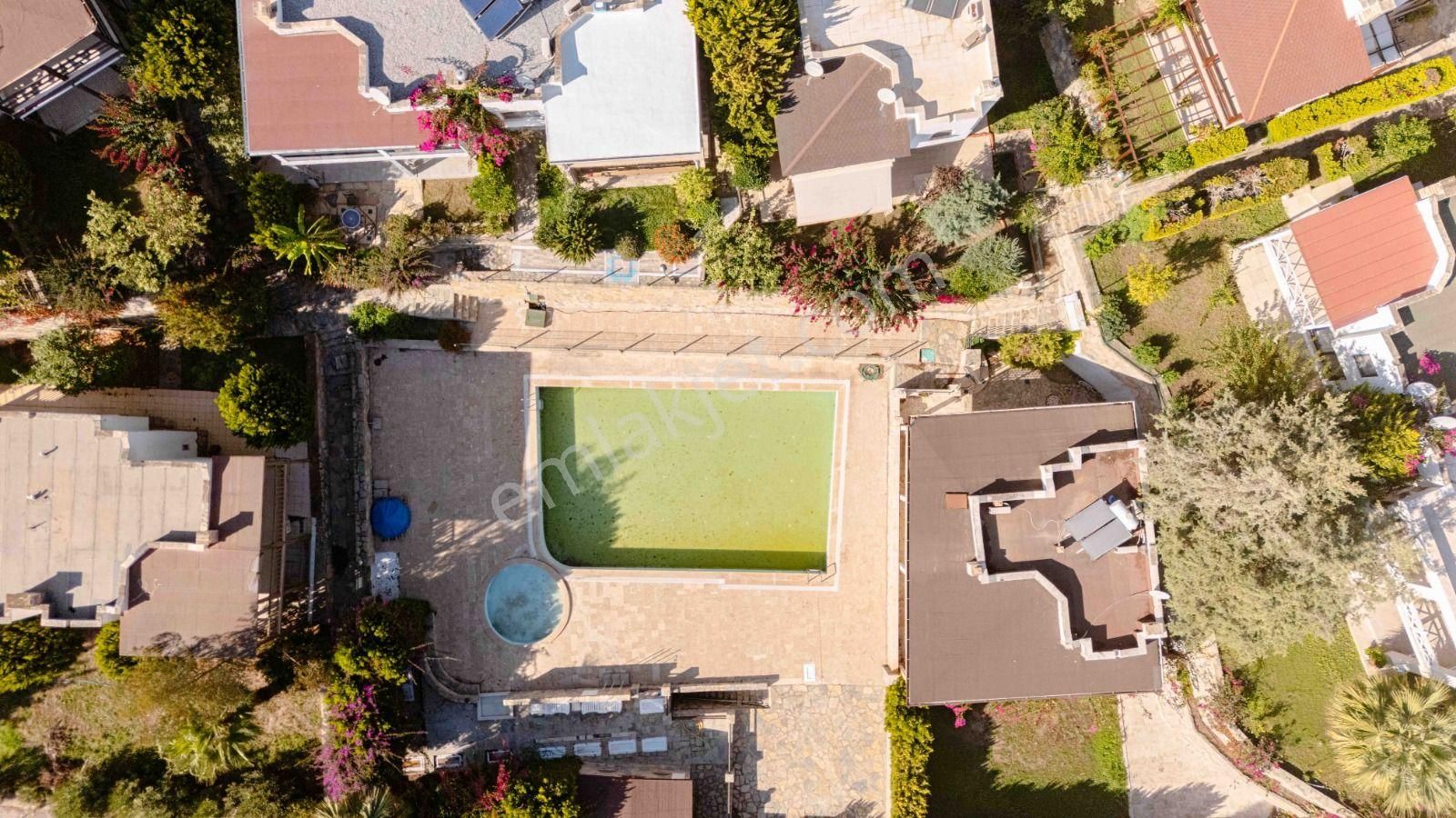 Bodrum Adabükü Çamlık Sitesi'nde Doğa Manzaralı Dubleks - Görsel 3