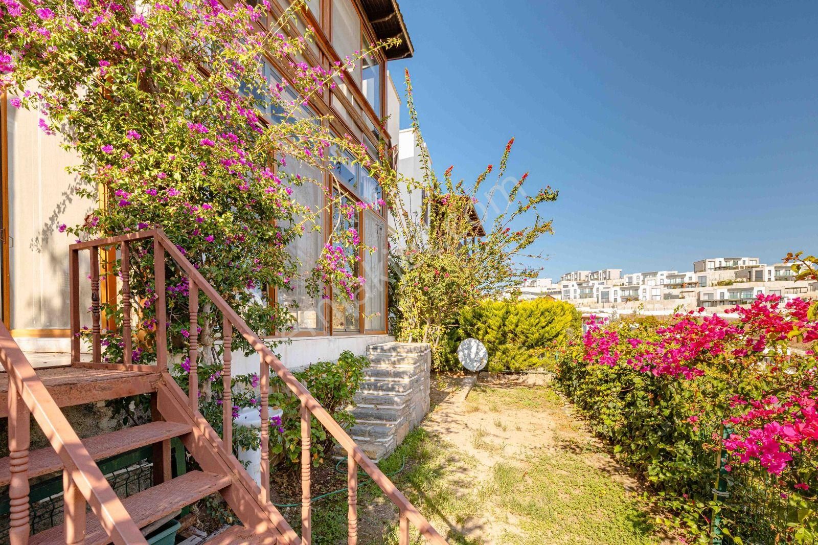 Bodrum Adabükü Çamlık Sitesi'nde Doğa Manzaralı Dubleks - Görsel 7