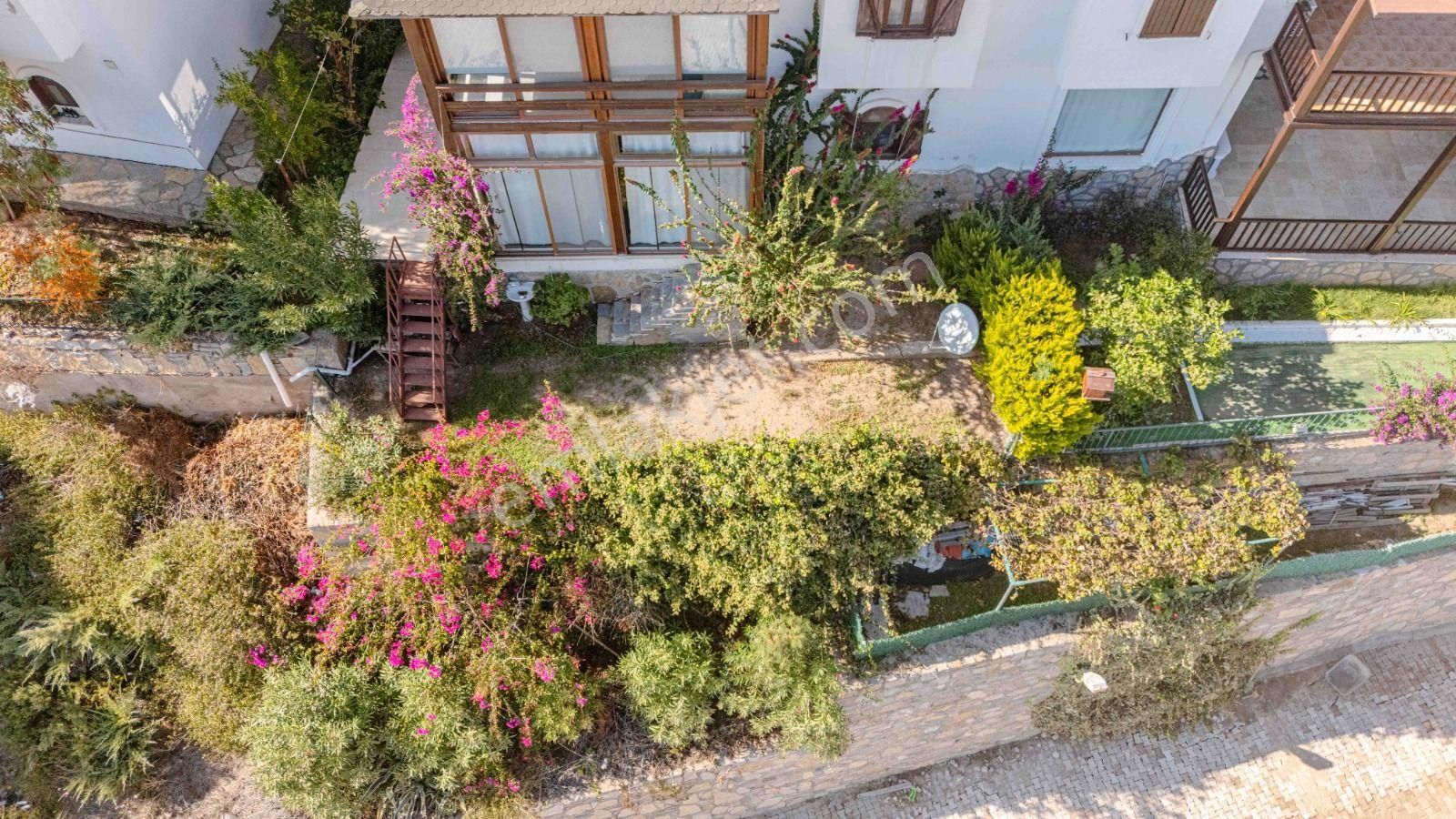 Bodrum Adabükü Çamlık Sitesi'nde Doğa Manzaralı Dubleks - Görsel 5