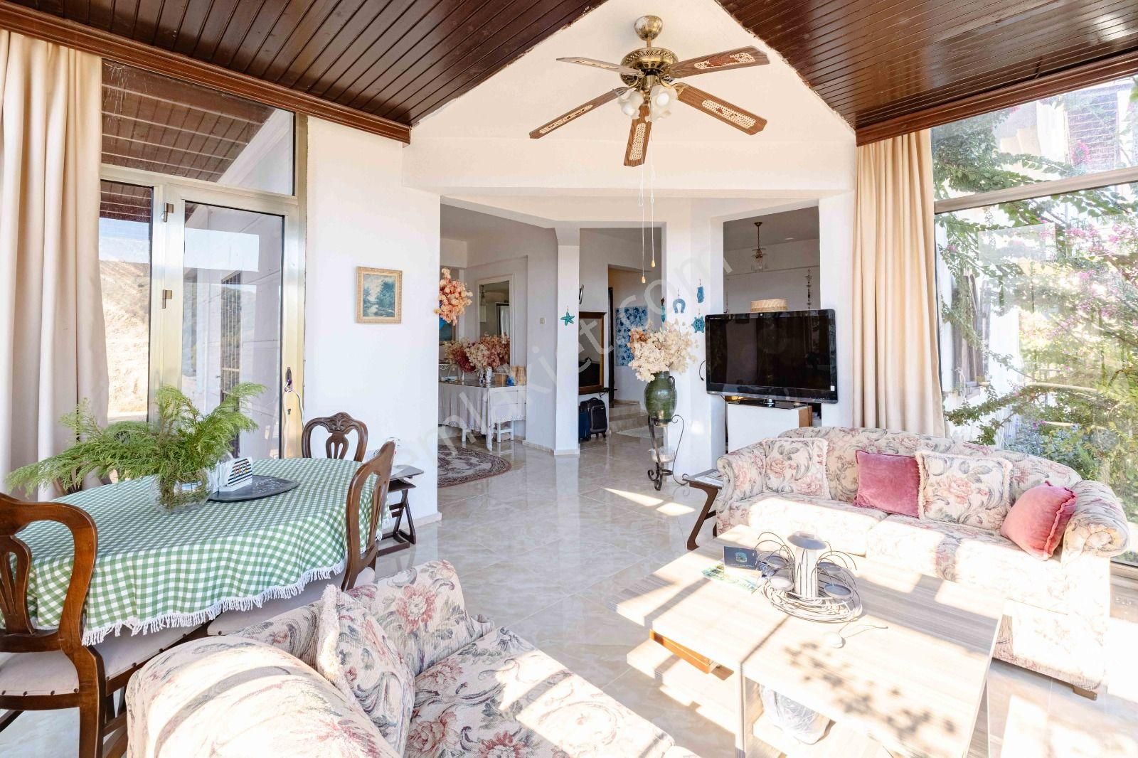 Bodrum Adabükü Çamlık Sitesi'nde Doğa Manzaralı Dubleks - Görsel 19