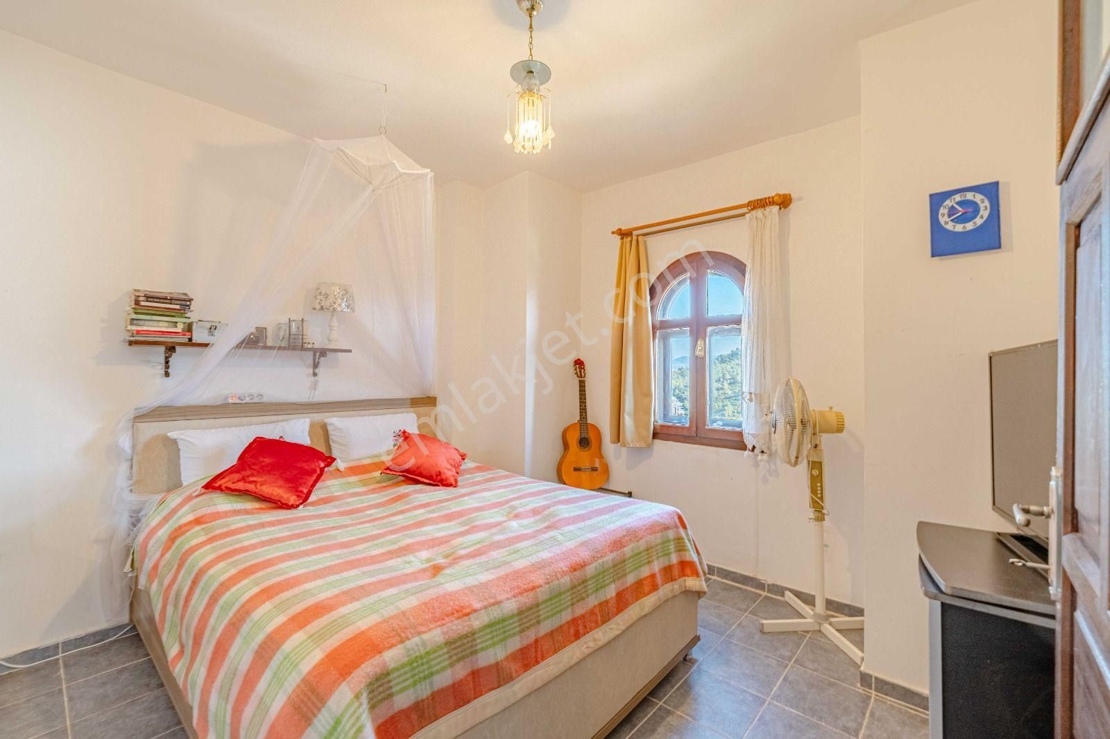 Bodrum Adabükü Çamlık Sitesi'nde Doğa Manzaralı Dubleks - Görsel 32
