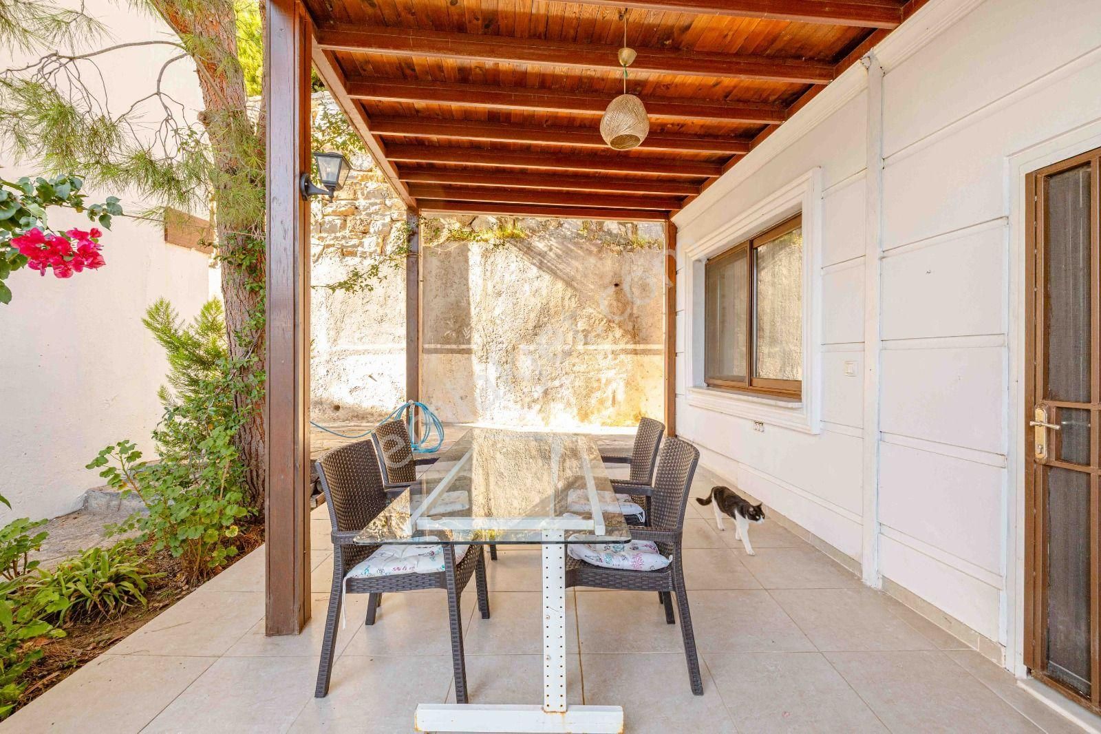 Bodrum Adabükü Çamlık Sitesi'nde Doğa Manzaralı Dubleks - Görsel 11